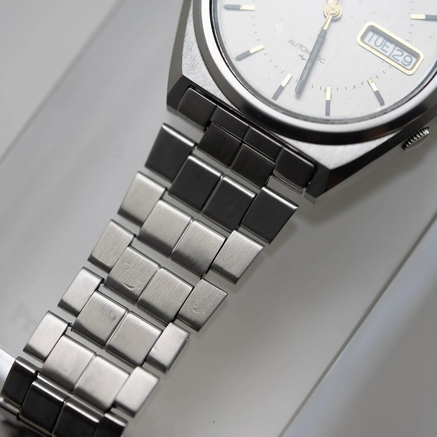 Seiko 5, Ref. 7009-8761, Men's Automatic Vintage Watch, 1981 – movement close-up