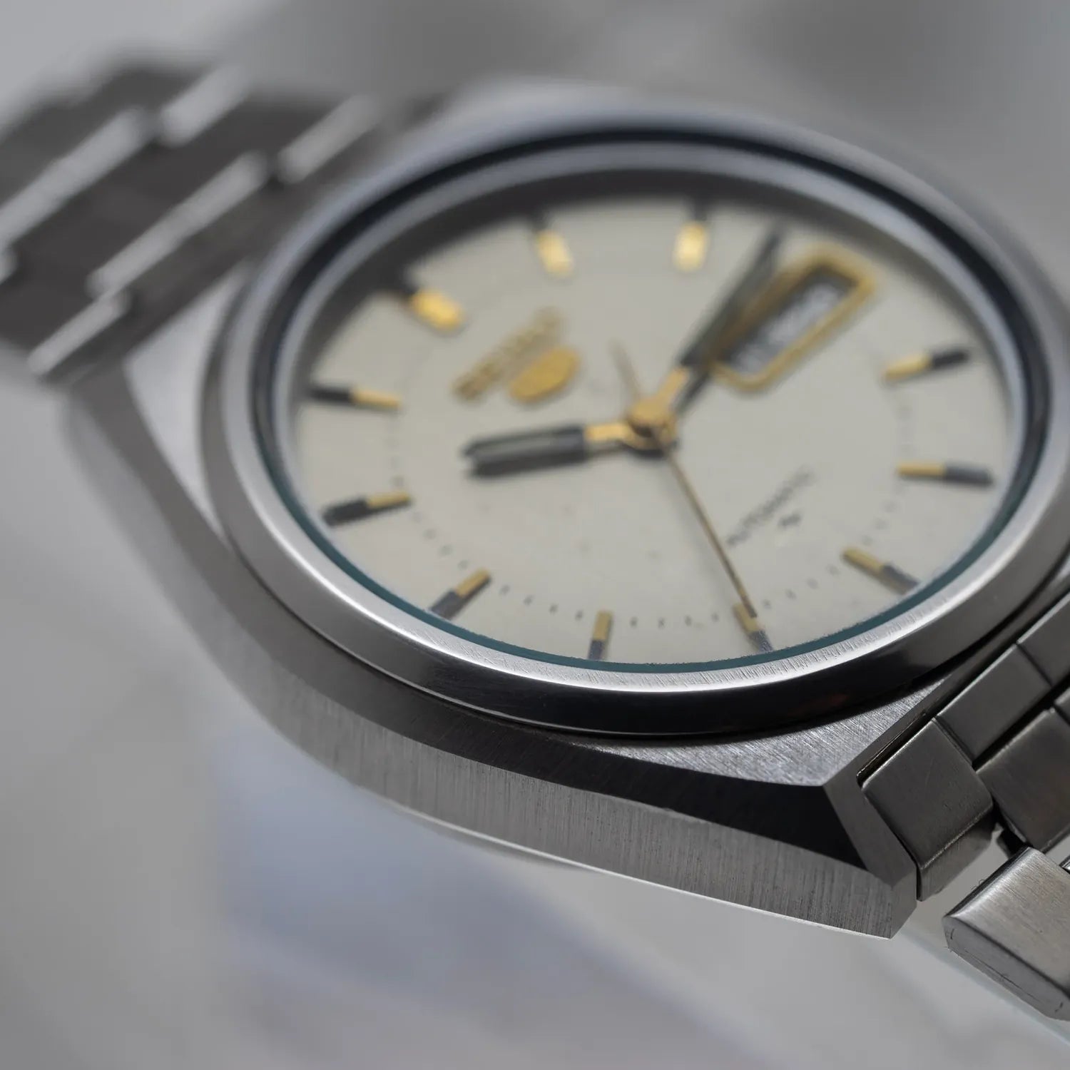 Seiko 5, Ref. 7009-8761, Men's Automatic Vintage Watch, 1981 – strap detail