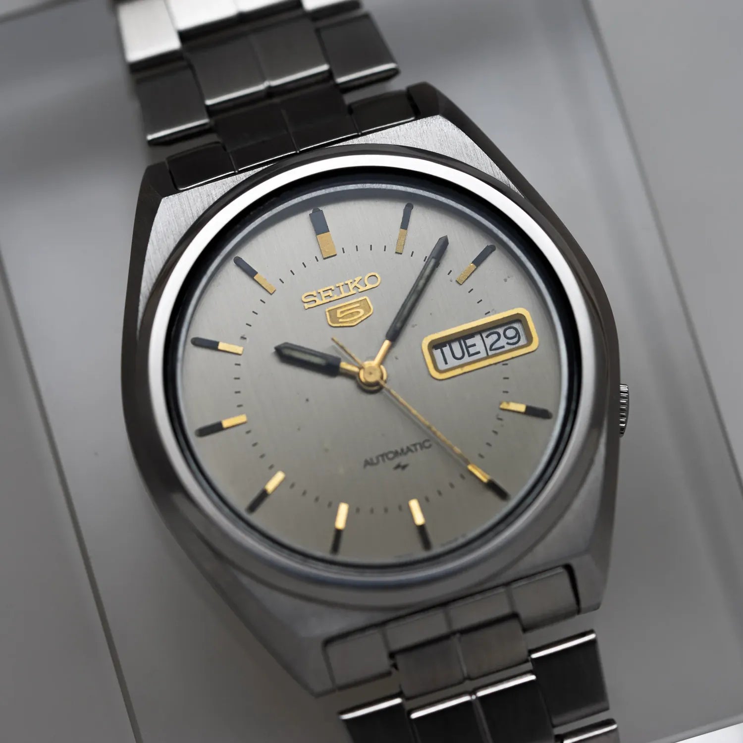 Seiko 5, Ref. 7009-8761, Men's Automatic Vintage Watch, 1981 – front view