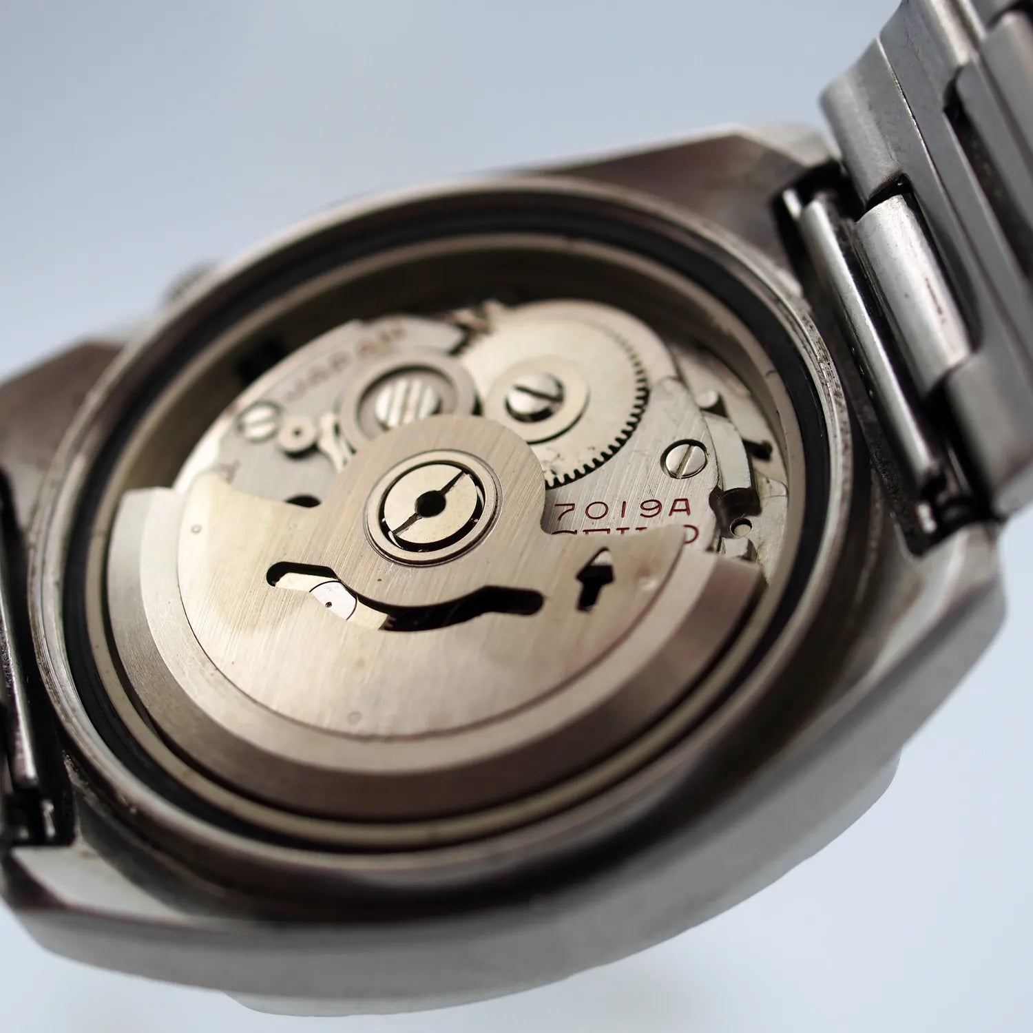 Seiko 5, Ref. 7019-7370, Cal. 7019, Men's Automatic Watch – strap detail
