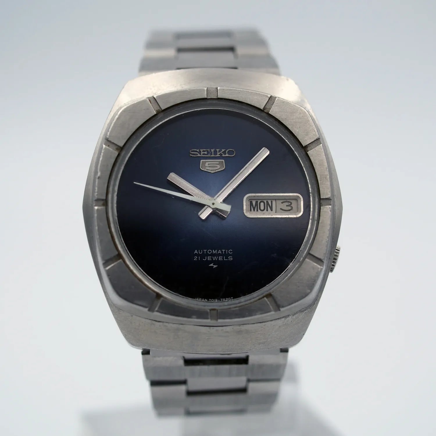 Seiko 5, Ref. 7019-7370, Cal. 7019, Men's Automatic Watch – front view