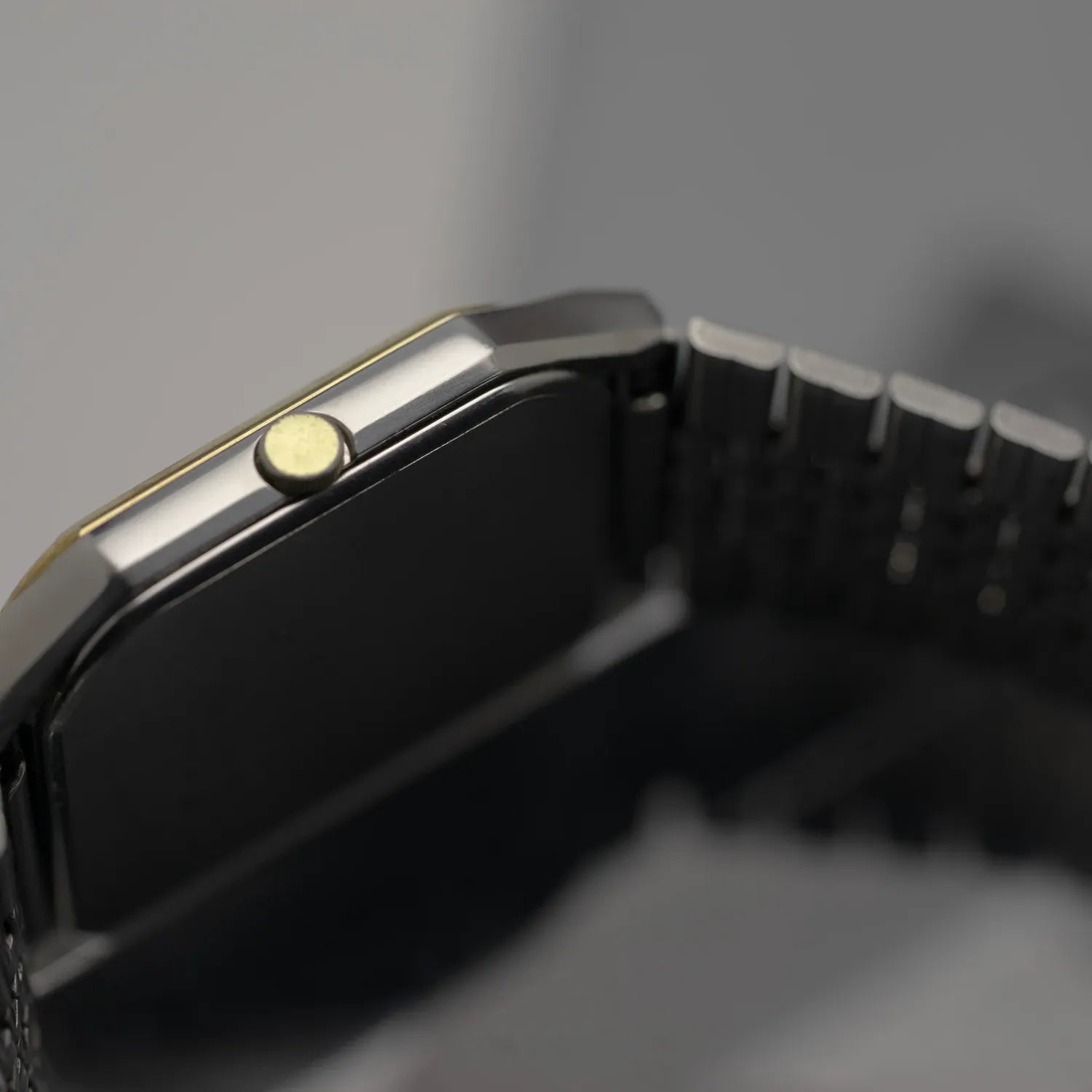 Seiko Quartz, Ref. 5932-5200, Cal. 5932, Men's Quartz, 1985 – side view alternative angle