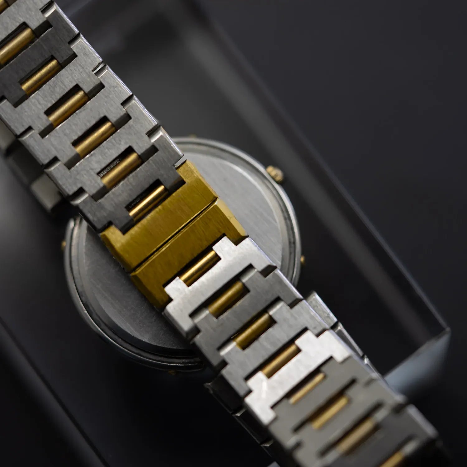 Seiko Quartz 5P39-6B00, Cal. 5P39, Men's Quartz Watch – side view