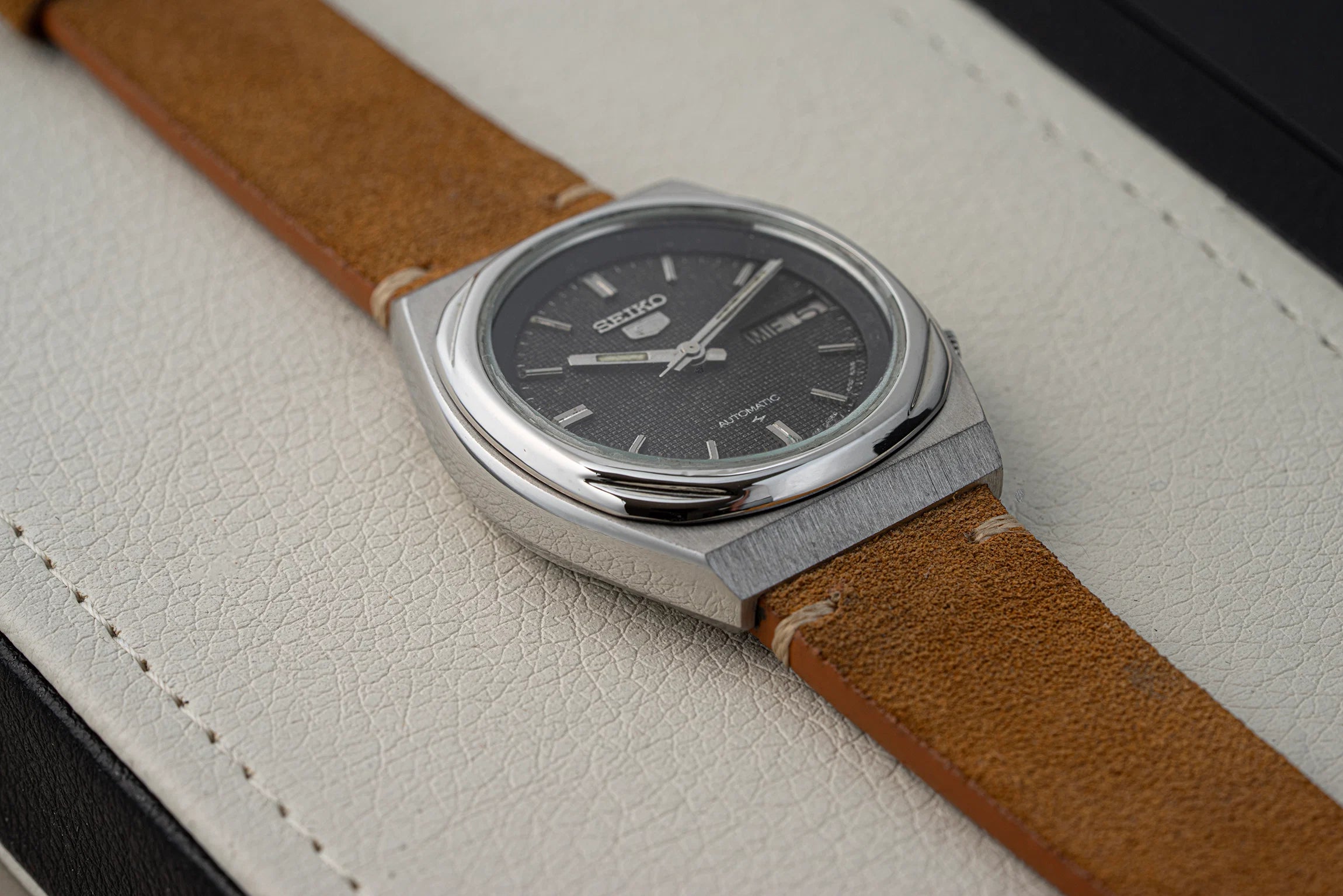 Seiko 5, Ref. 7009-8620, Men’s Automatic Vintage Watch, 1981 case