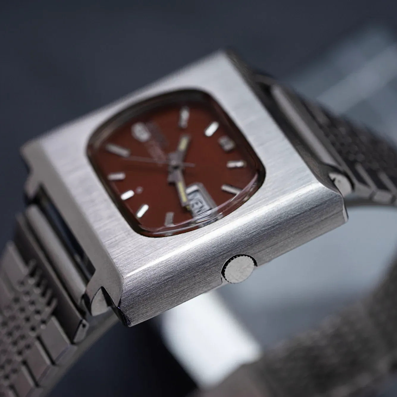 Seiko 5 TV Screen Case Men's Automatic Vintage Watch, 1970s – side view