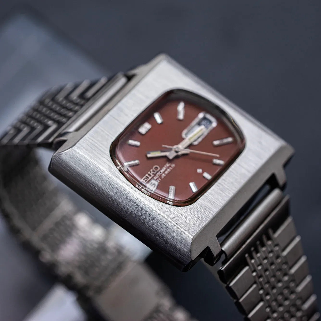 Seiko 5 TV Screen Case Men's Automatic Vintage Watch, 1970s – strap detail