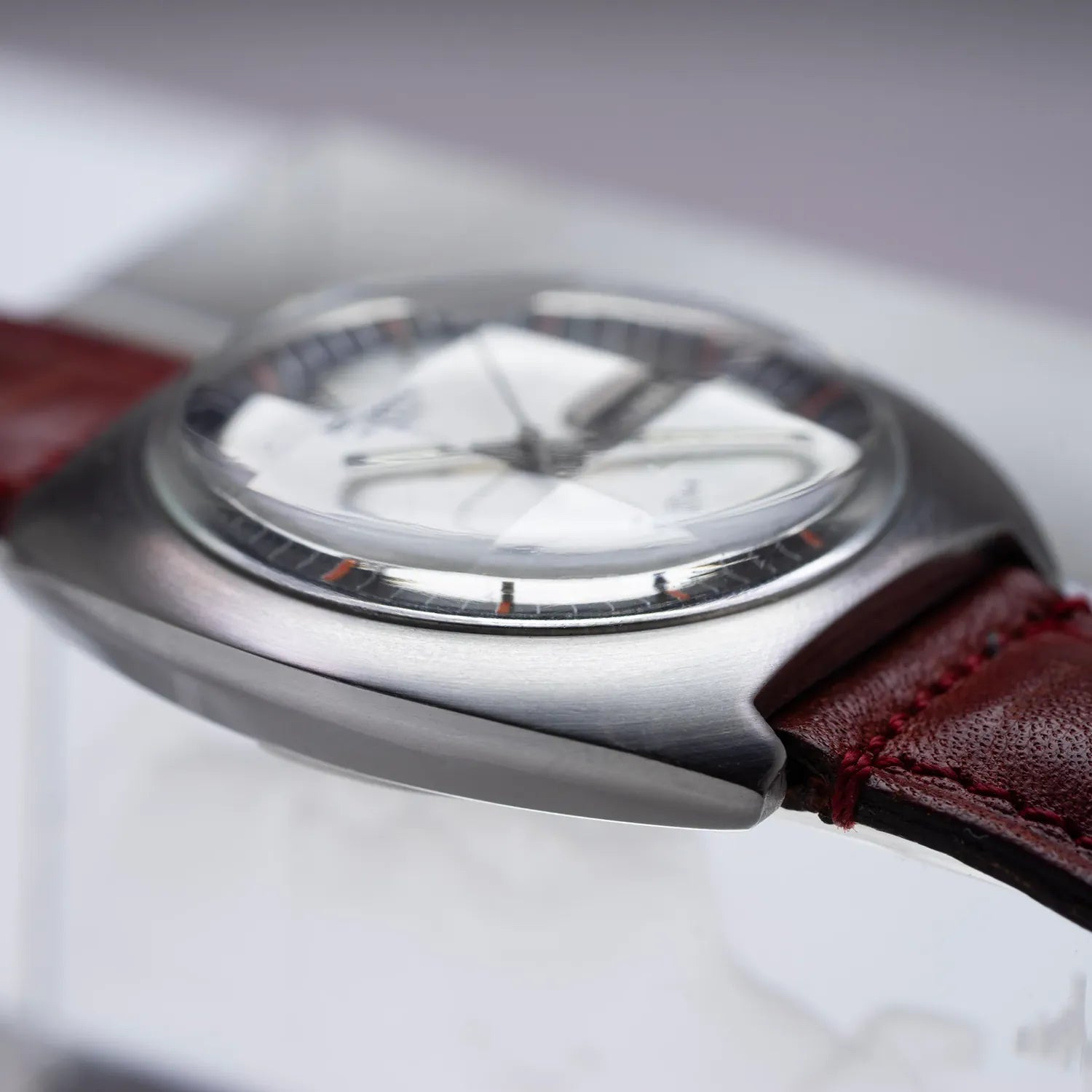 Seiko 7006-6010, Cal. 7006, Men’s Dress Vintage Watch, 1973 – side view