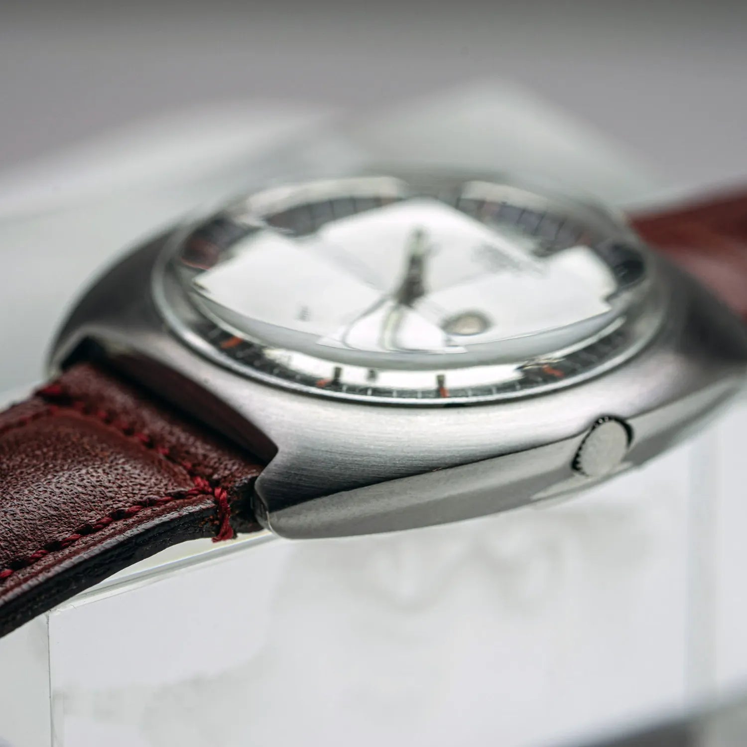 Seiko 7006-6010, Cal. 7006, Men’s Dress Vintage Watch, 1973 – side view alternative angle