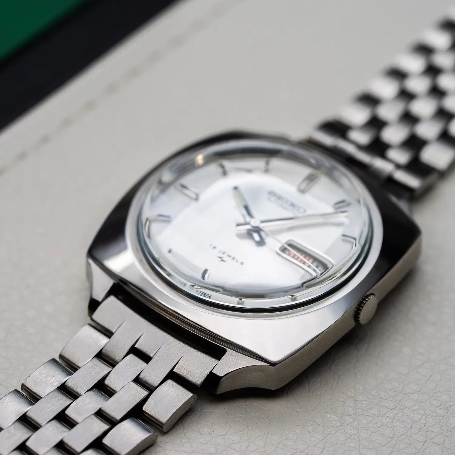 Seiko 7006-7120, Cal. 7006, Men’s Dress Vintage Watch, 1973 – side view