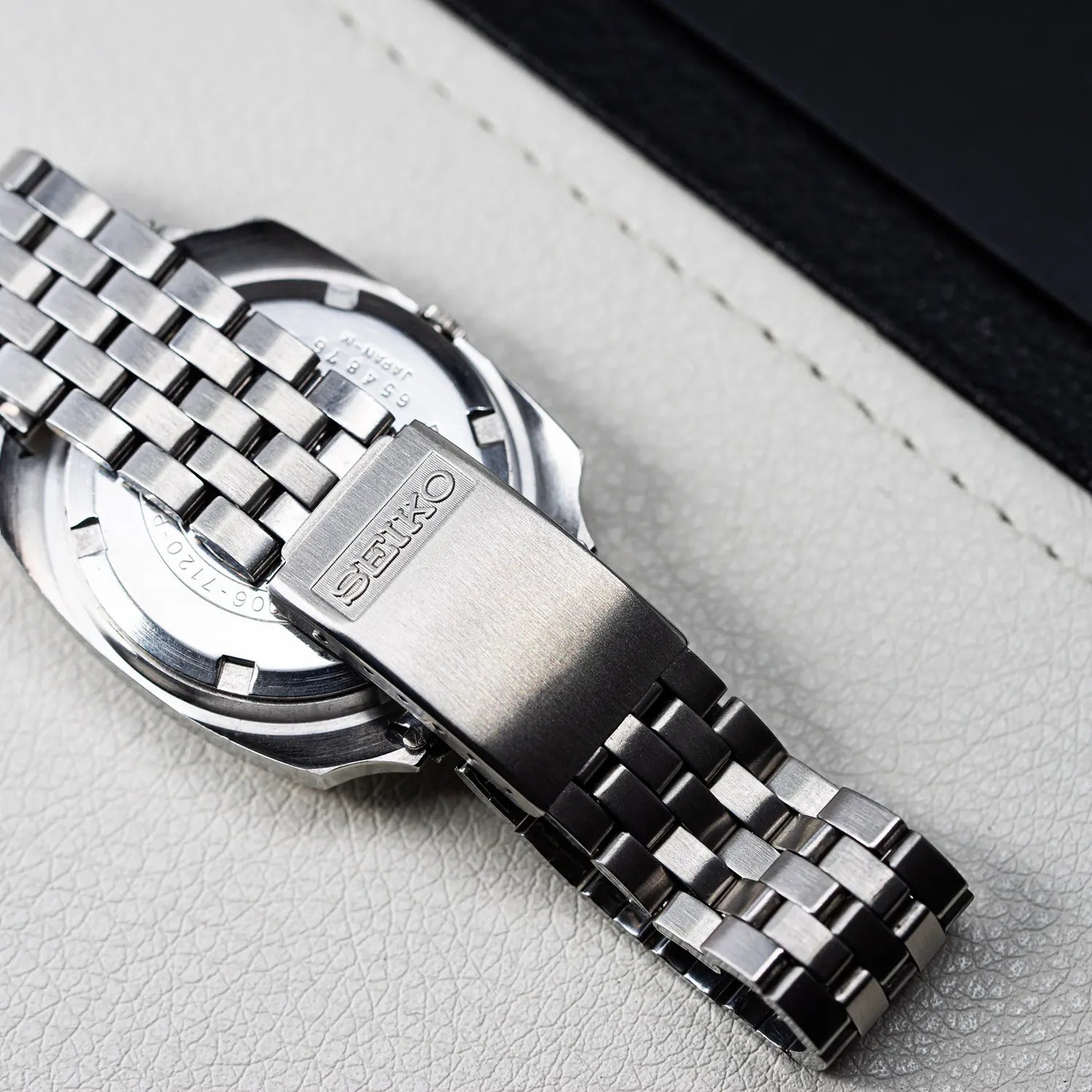 Seiko 7006-7120, Cal. 7006, Men’s Dress Vintage Watch, 1973 – crown detail