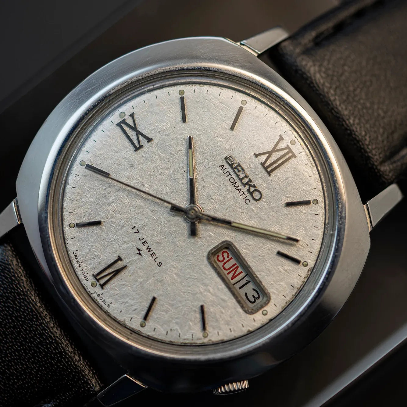 Seiko 7009-8030, Men's  Automatic Dress Vintage Watch, 1978 – side view alternative angle