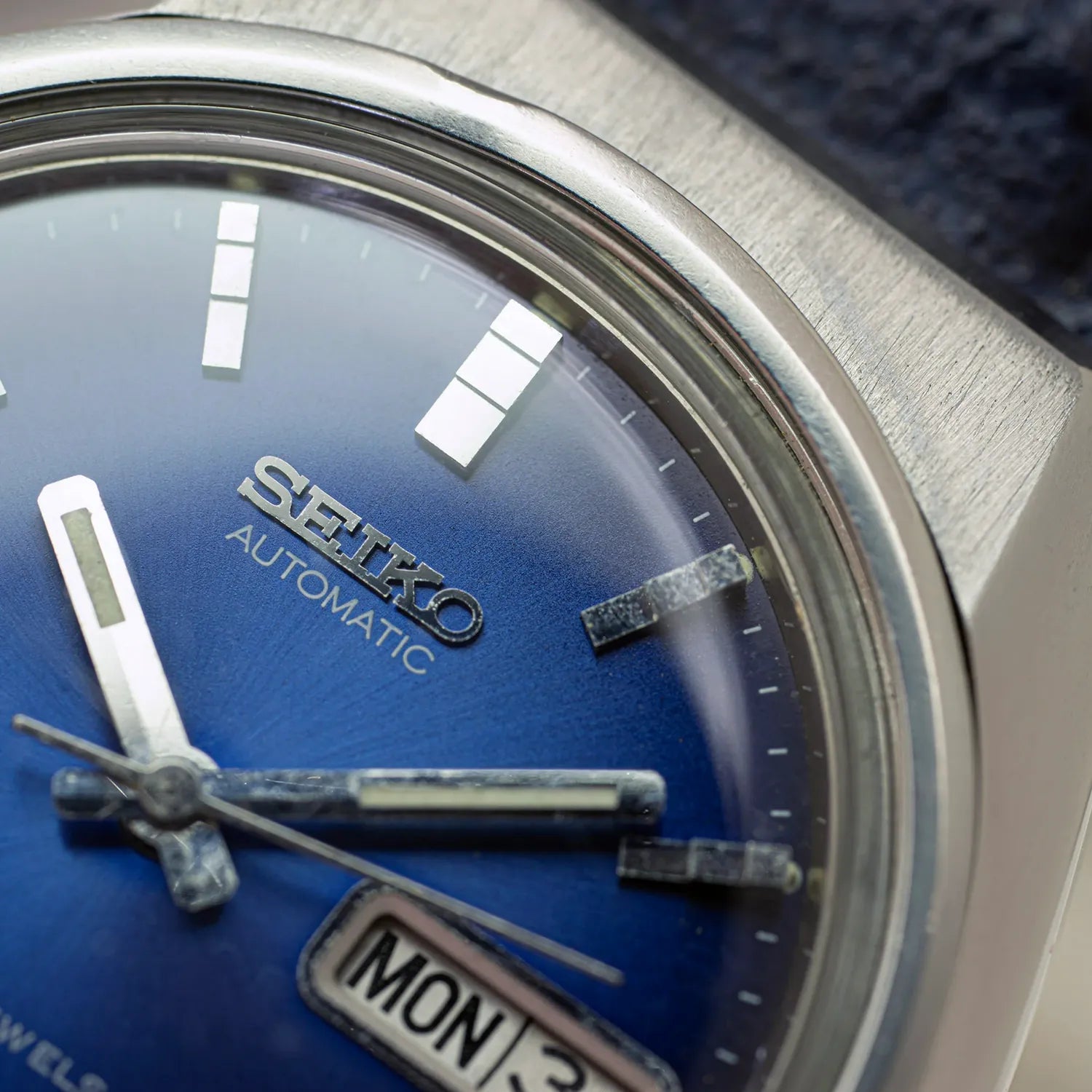 Seiko 7009 8320, Cal. 7009, Men’s Dress Vintage Watch, 1978 – dial close-up