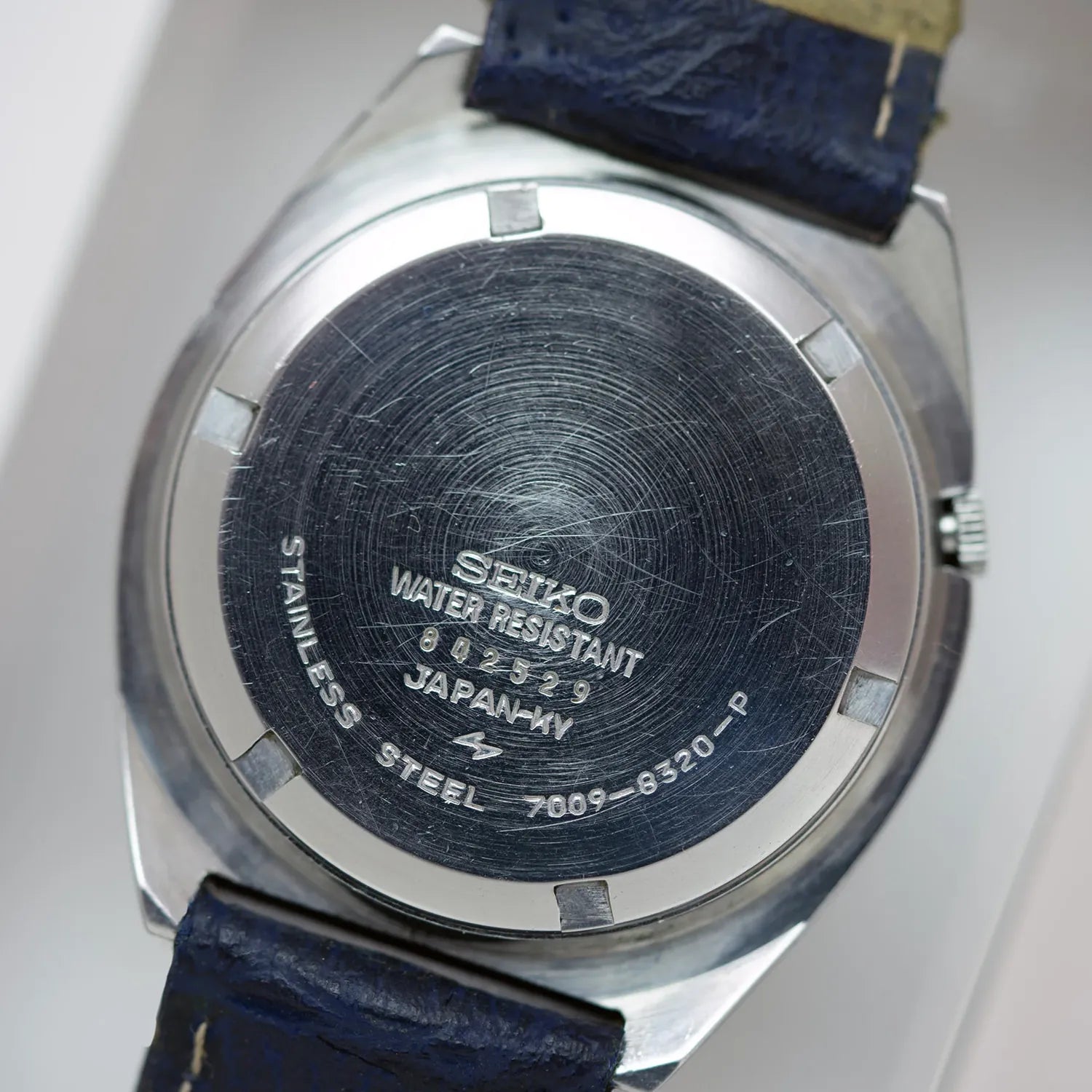 Seiko 7009 8320, Cal. 7009, Men’s Dress Vintage Watch, 1978 – side view alternative angle