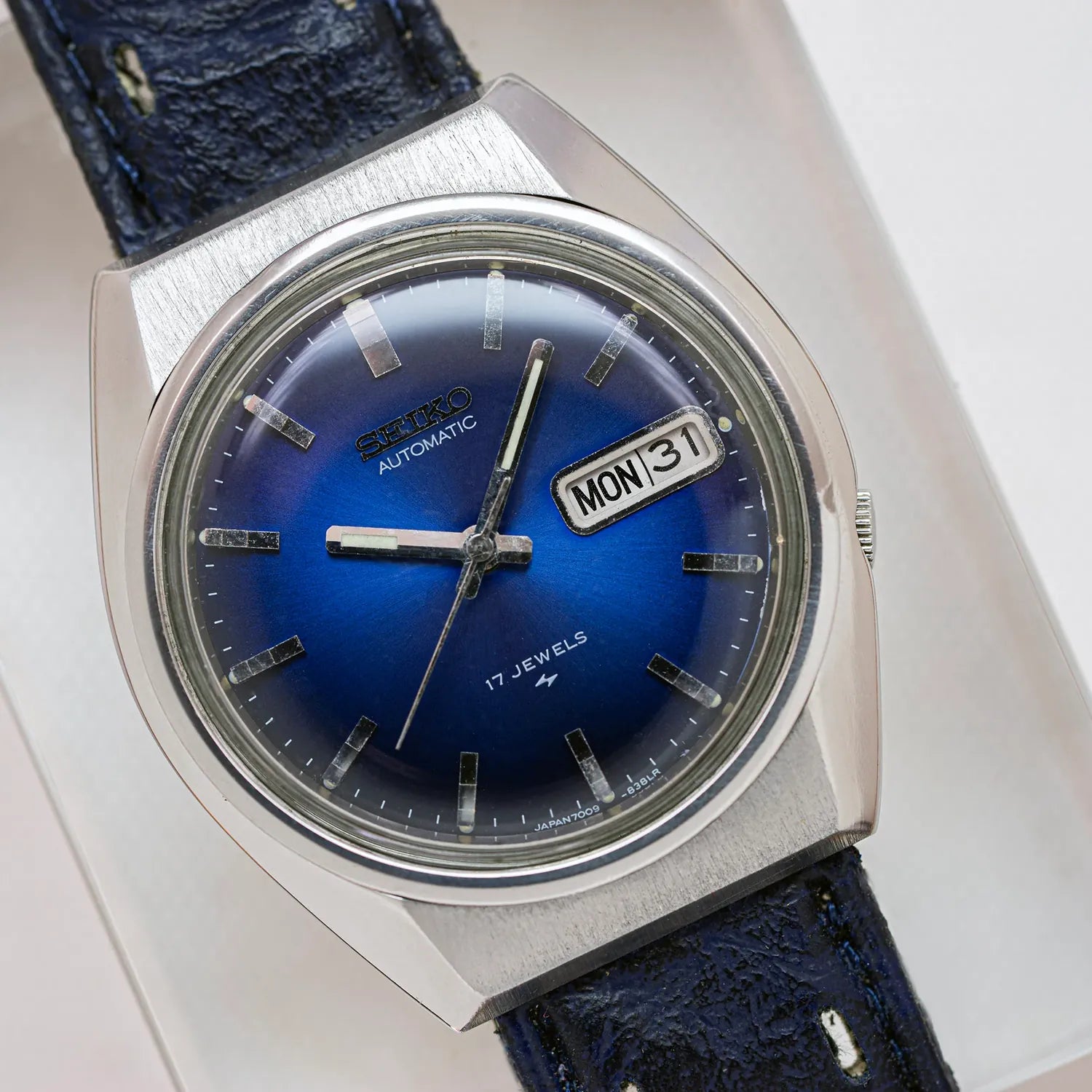 Seiko 7009 8320, Cal. 7009, Men’s Dress Vintage Watch, 1978 – front view