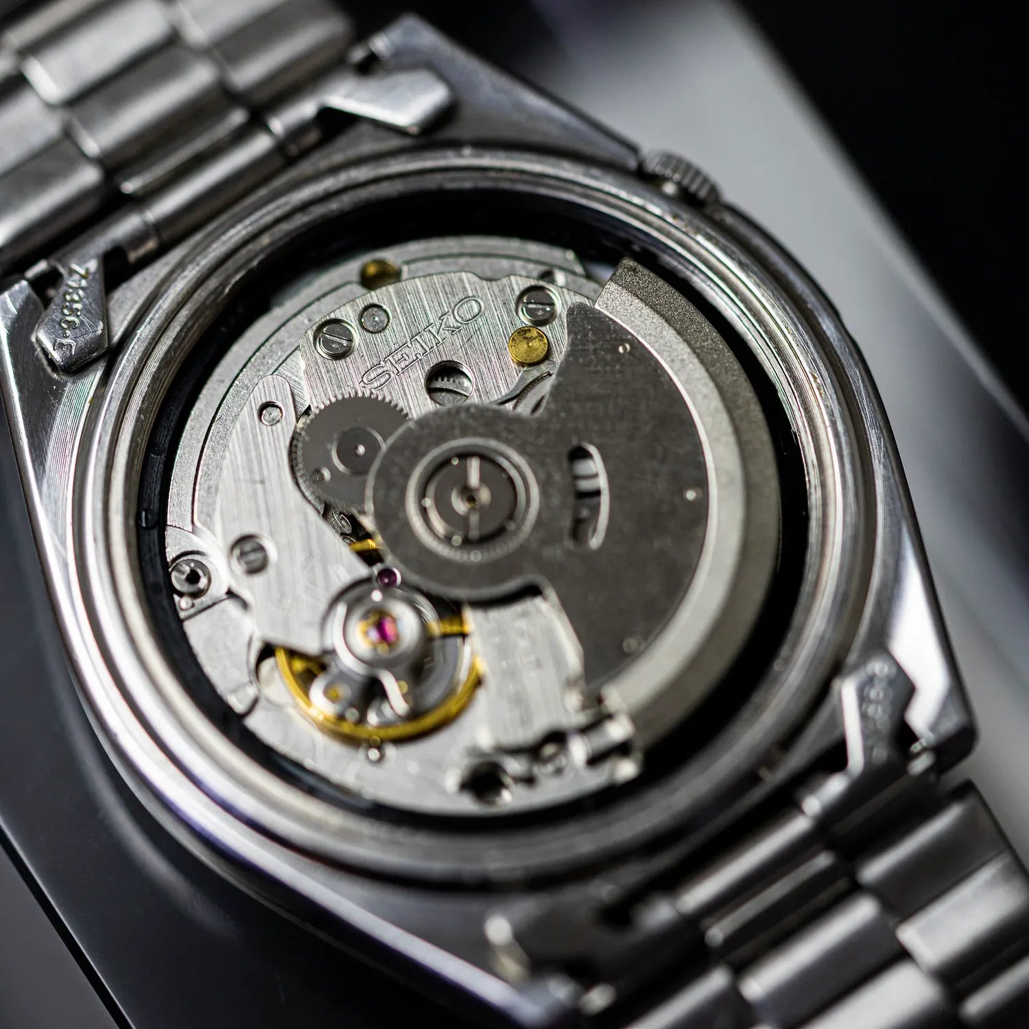 Seiko 5, Ref. 7009-876A, Cal. 7009, Men’s Automatic Watch – dial close-up