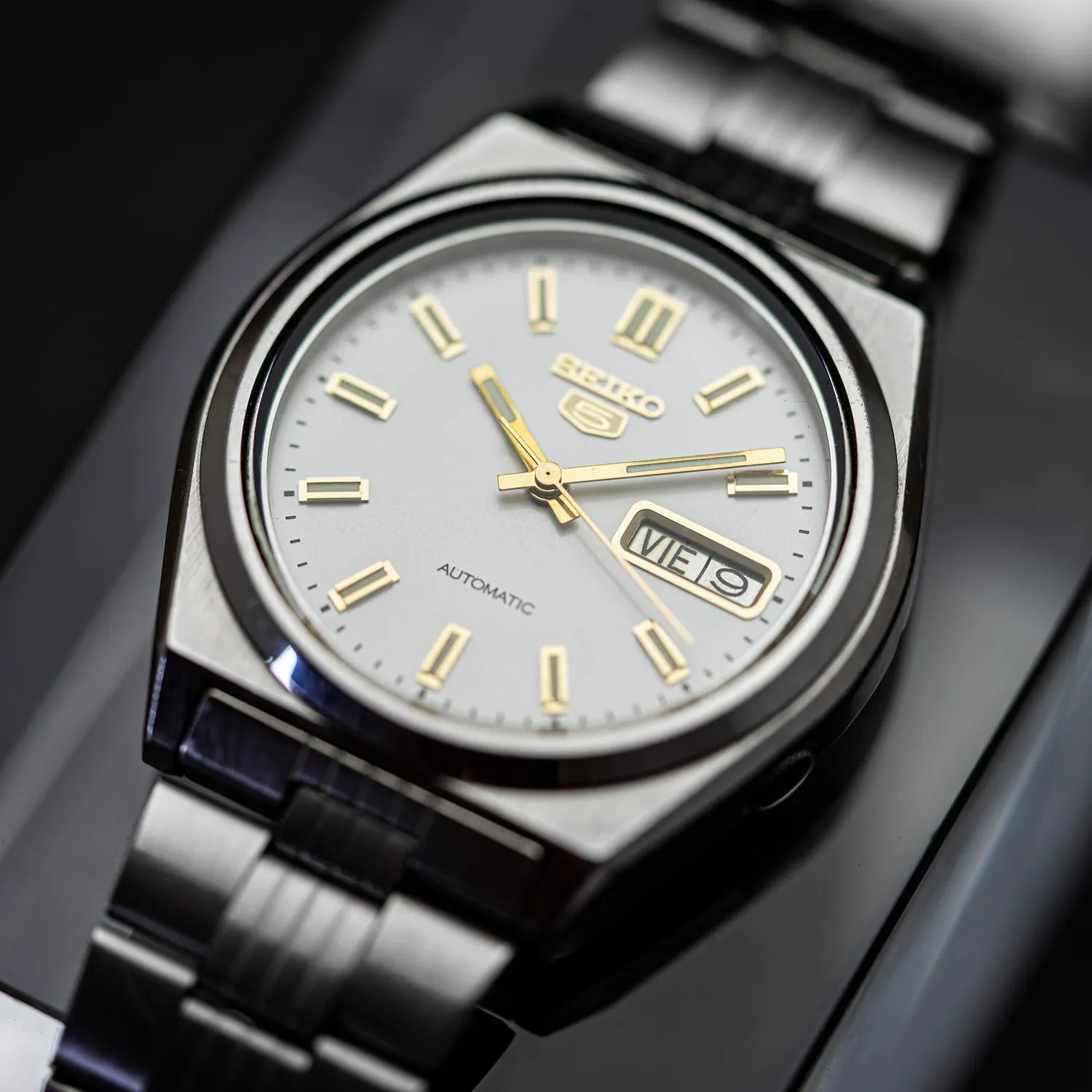 Seiko 5, Ref. 7009-876A, Cal. 7009, Men’s Automatic Watch – movement close-up
