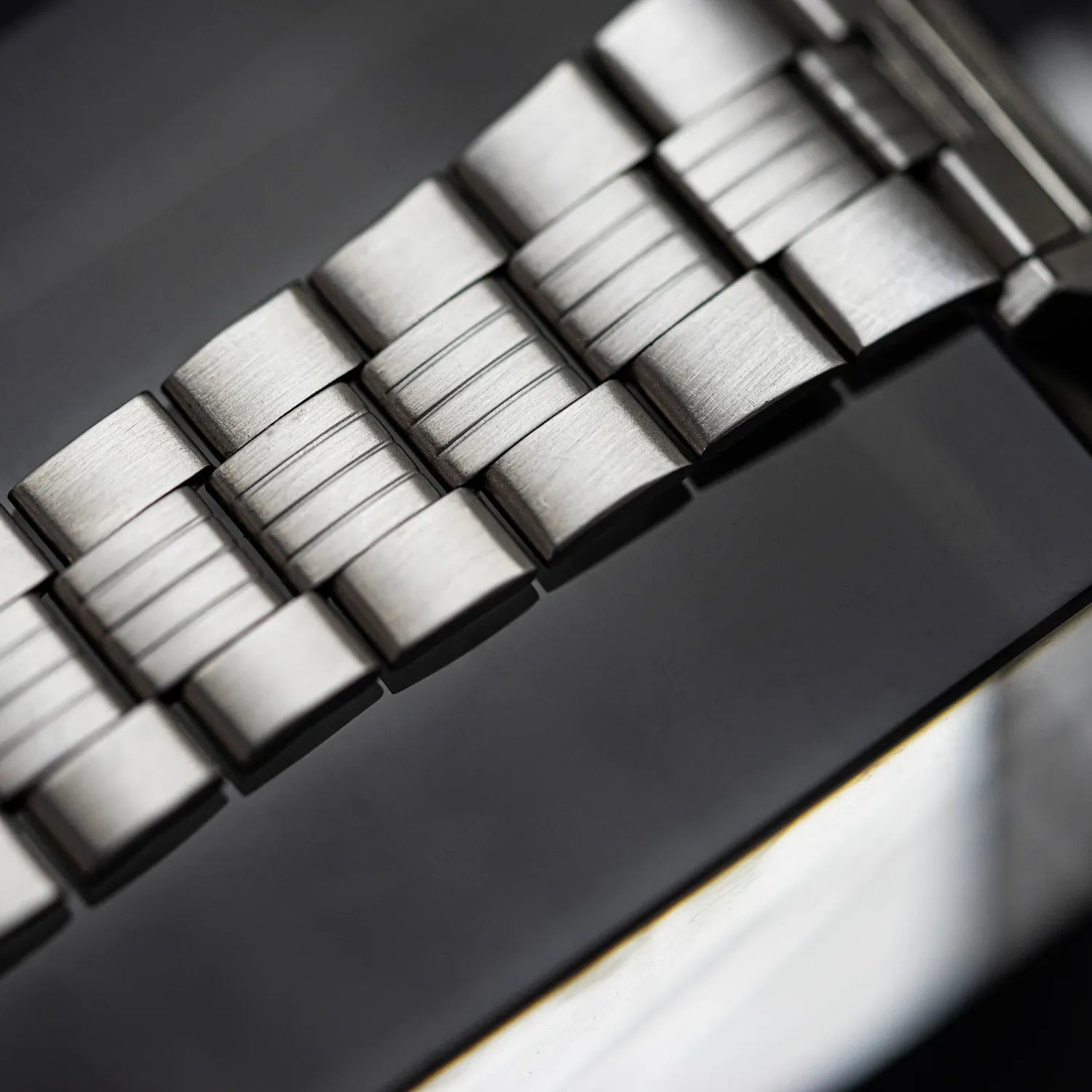 Seiko 5, Ref. 7009-876A, Cal. 7009, Men’s Automatic Watch – dial macro detail