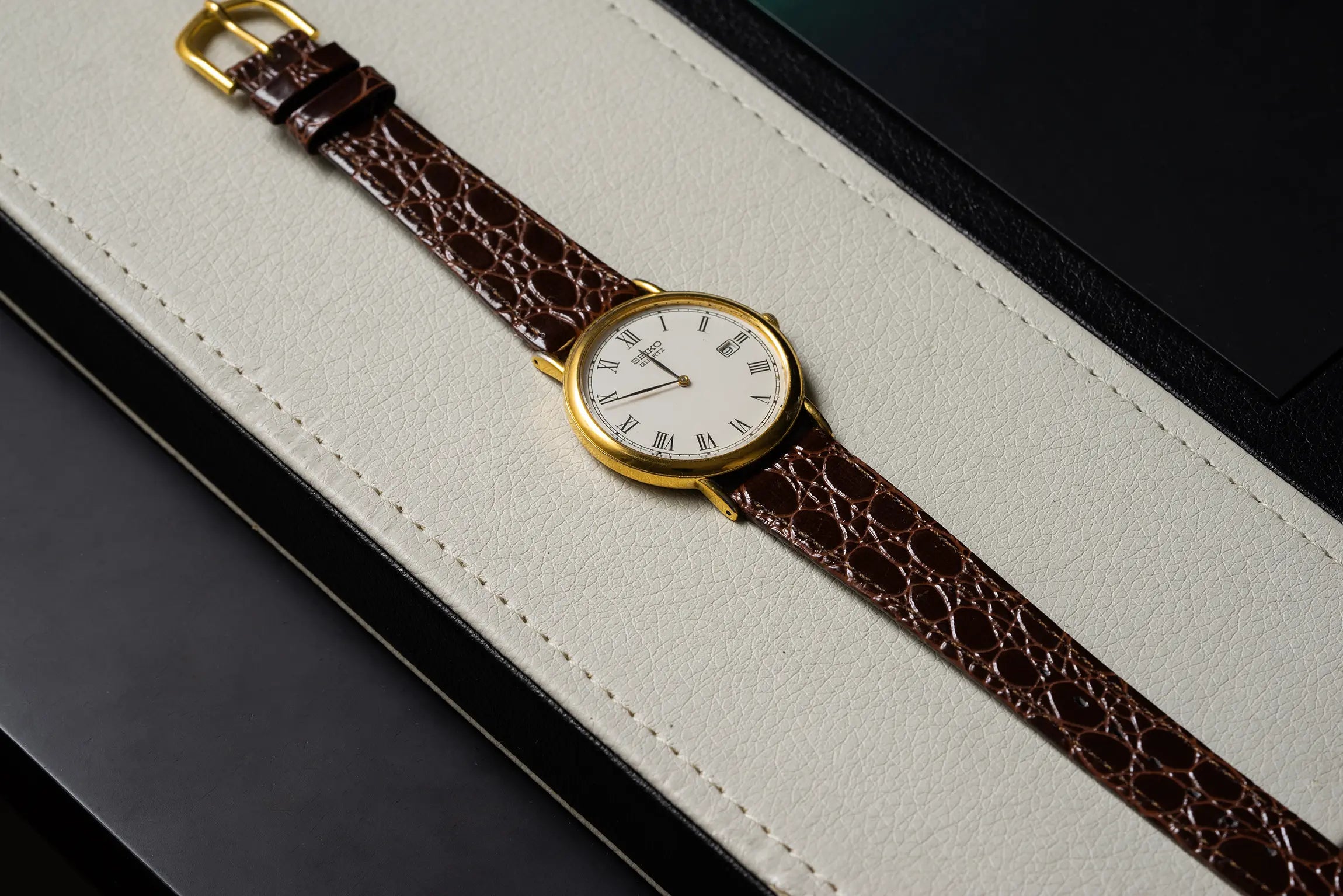 Seiko 7N29-8A00 Top view from side on case