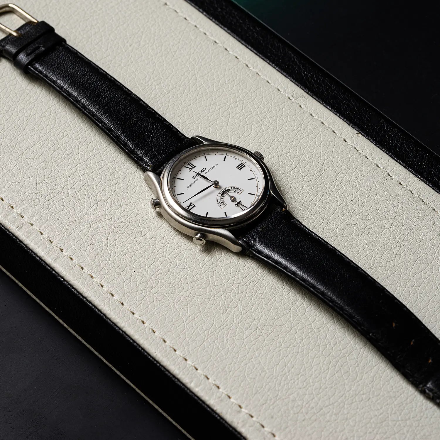 Seiko 8M11-6000 Equipment For Professional top view on case