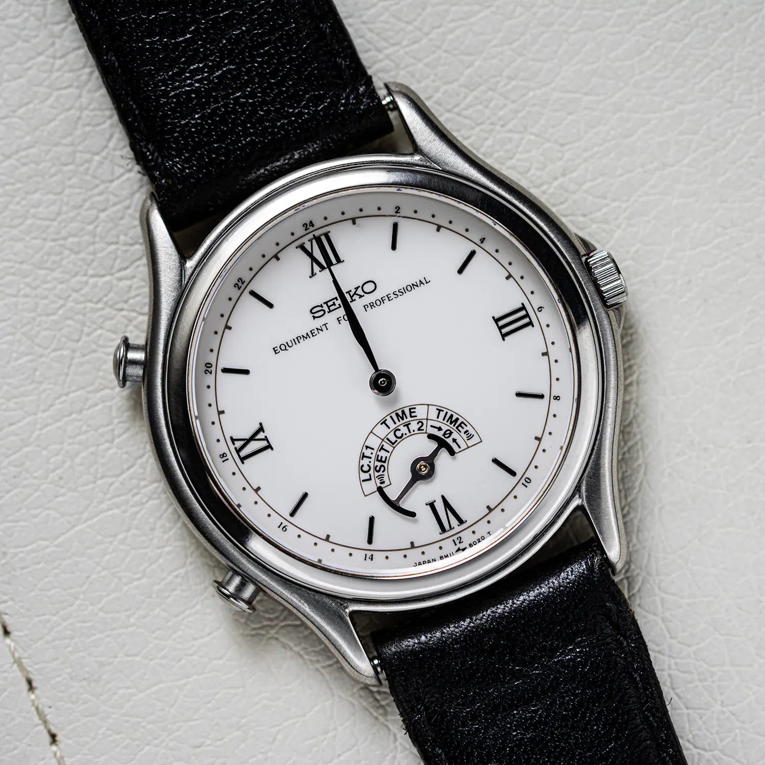 Seiko 8M11-6000 Equipment For Professional on white leather background