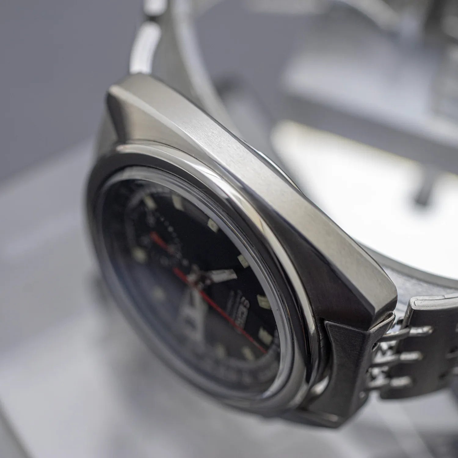 Seiko Bruce Lee, Ref. 6139-6012, Cal. 6139, Men’s Chronograph Vintage Watch, 1974 – side view