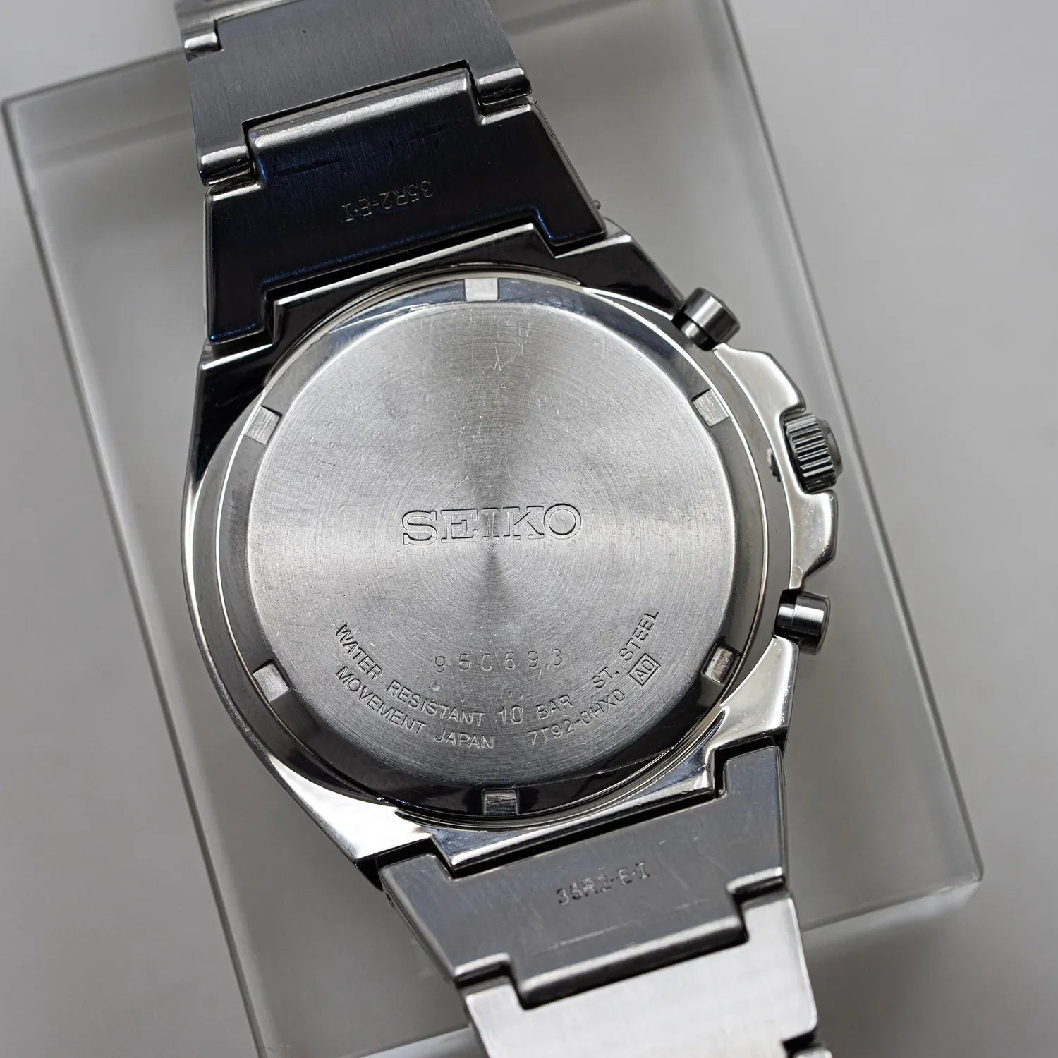 Seiko Chronograph, Ref. 7T92-0HX0, Cal. 7T92, Men’s Chronograph Vintage Watch, 2009 – movement close-up