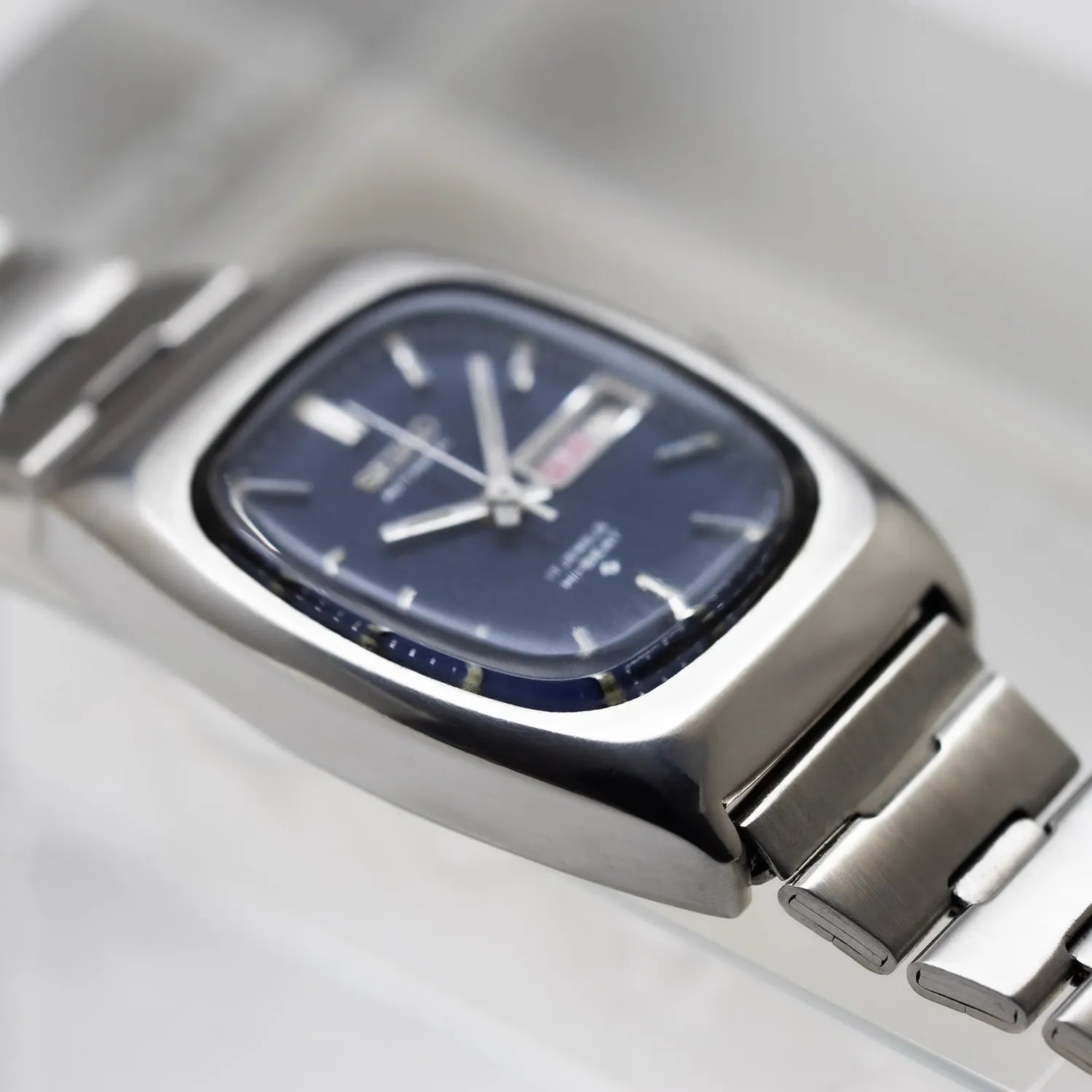 Seiko Hi-Beat, Ref. 2906-3040, Cal. 2906, Women’s Automatic Vintage Watch, 1979 – side view alternative angle