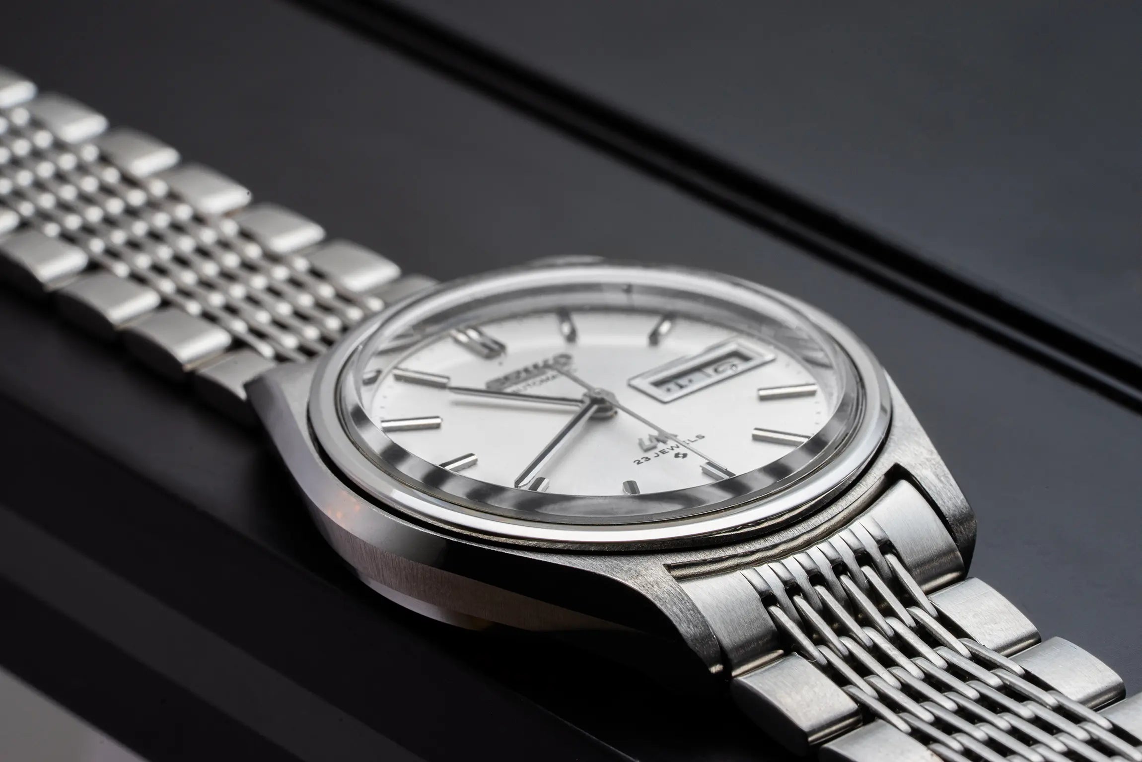 Seiko LM 5606-7071 Case with a details