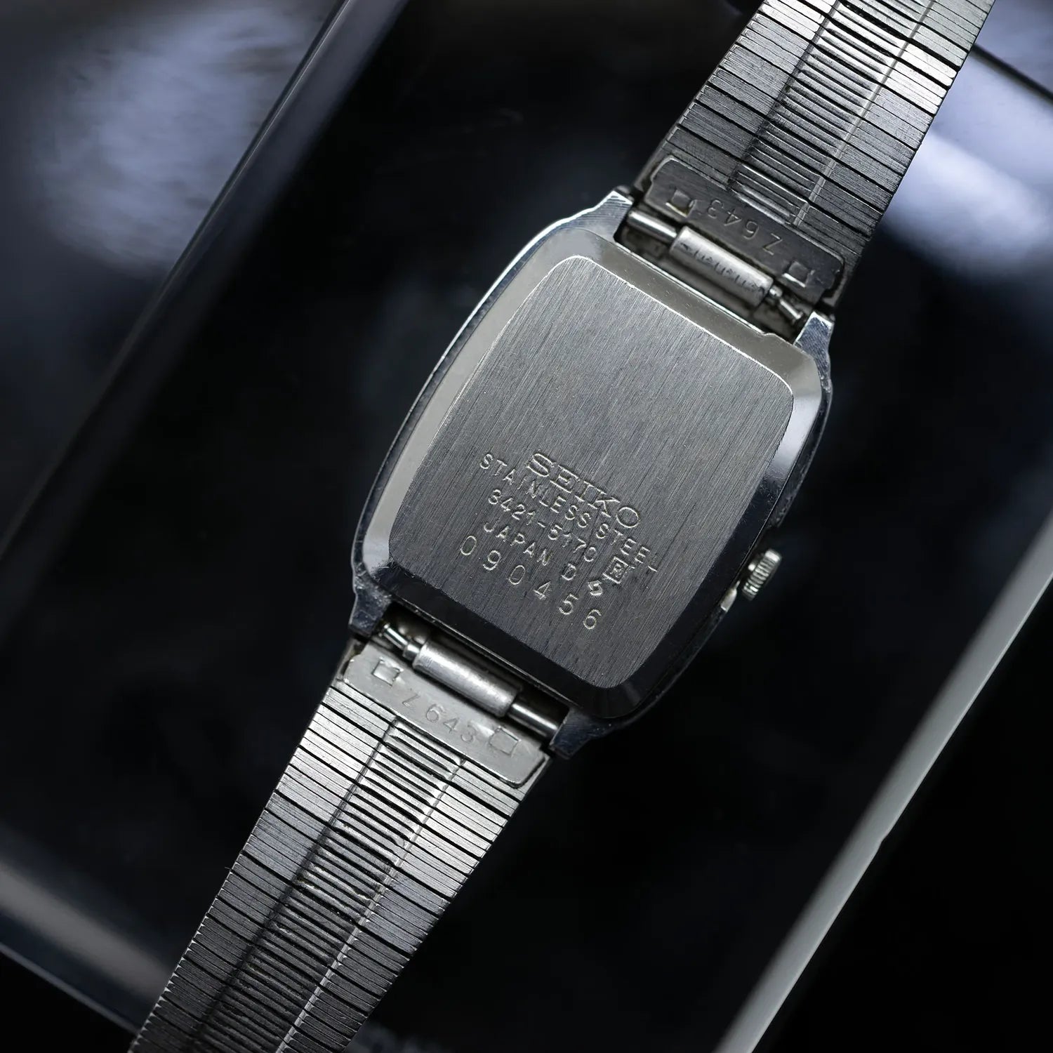 Seiko, Ref. 3421-5170, Cal. 3421, Women’s Quartz Analog Vintage Watch, 1980 – side view