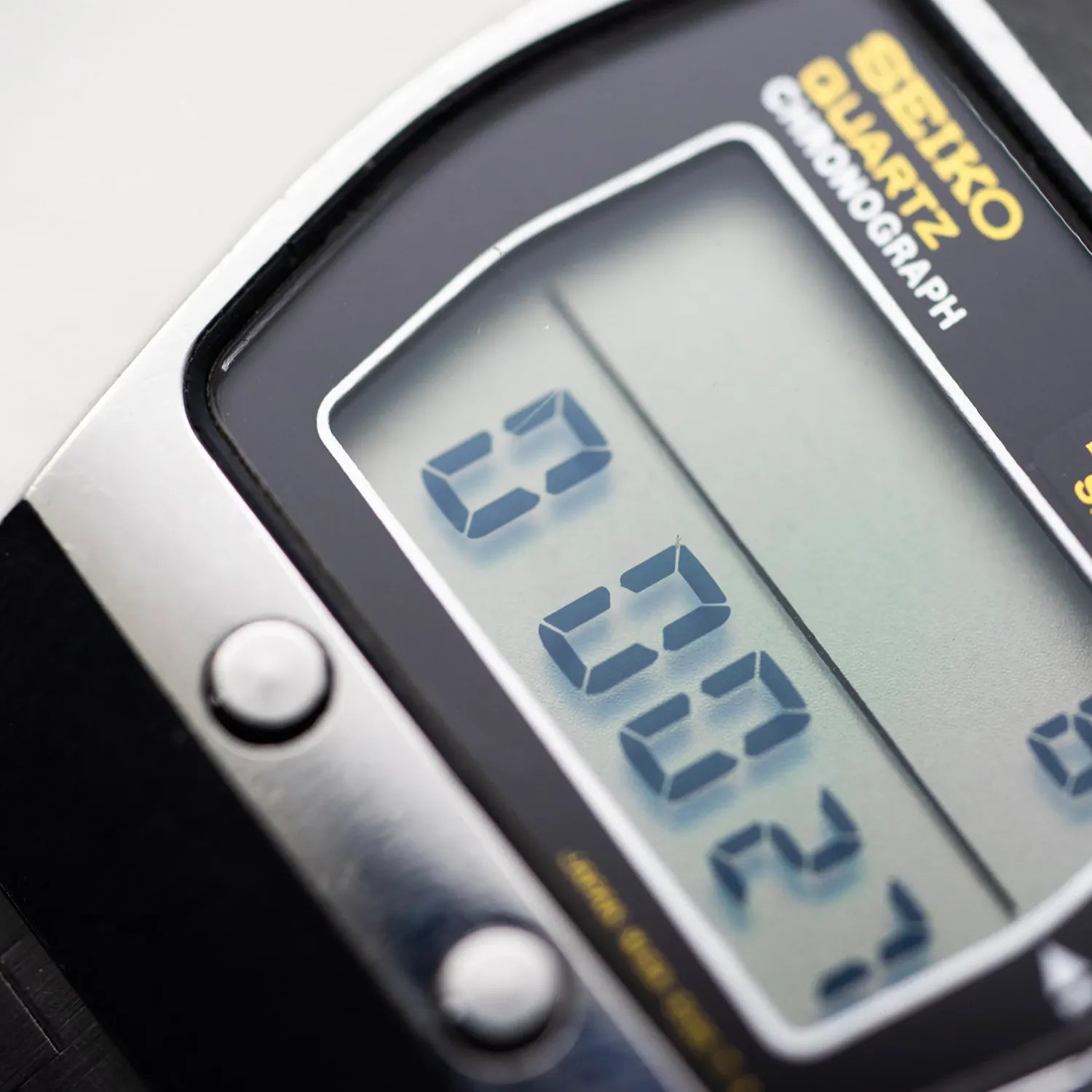 Seiko Quartz Digital Chronograph, Ref. M159-5000, Cal. M159, Men’s Vintage Watch, 1977 – side view