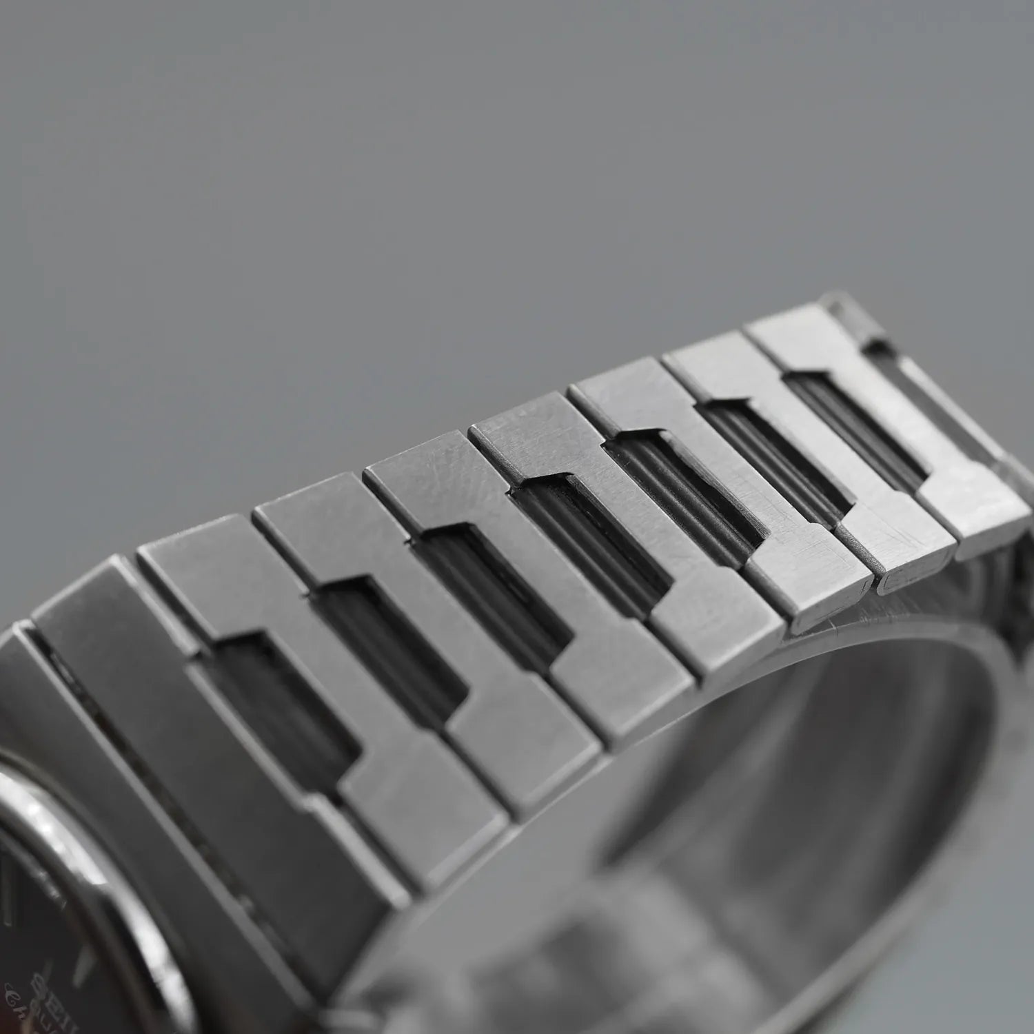 Seiko Quartz Chronograph, Ref. 7A38-7100, Cal. 7A38, Men’s Chronograph Vintage Watch, 1984 – movement close-up