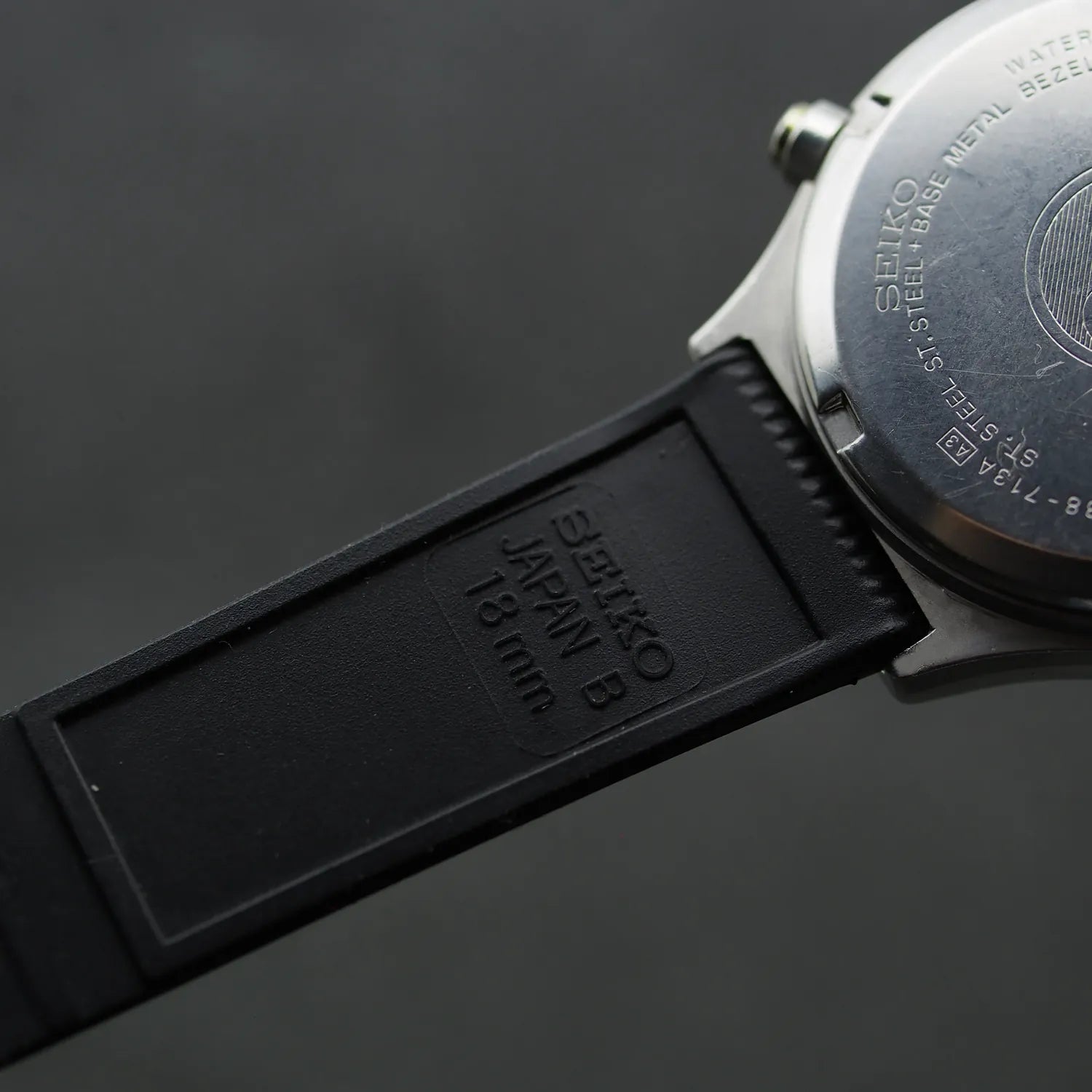 Seiko Sports 150, Ref. 7A38-713A, Black Dial, Men’s Chronograph Vintage Watch, 1986 – side view