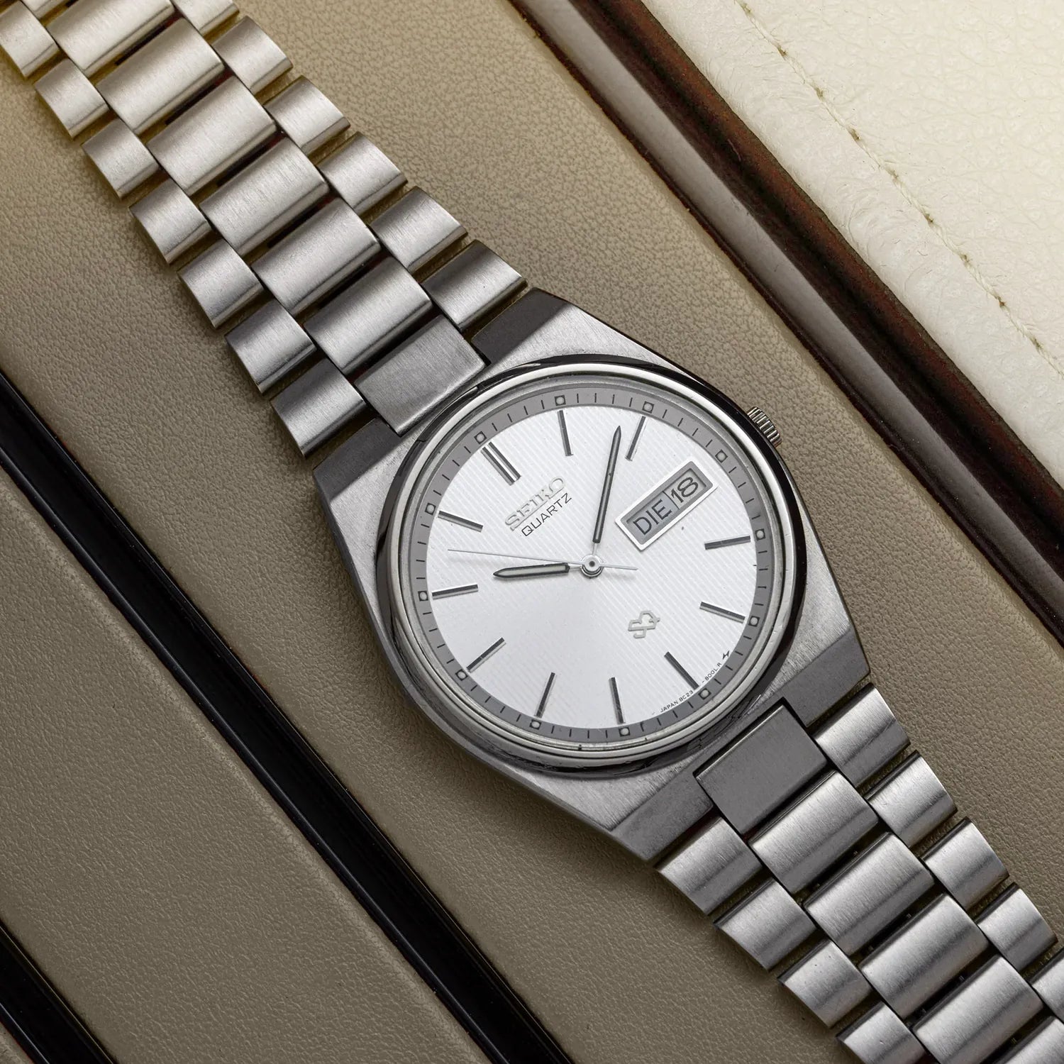 Seiko SQ, Ref. 8C23-8000, Cal. 8C23, Men’s Quartz Analog Vintage Watch, 1985 – side view