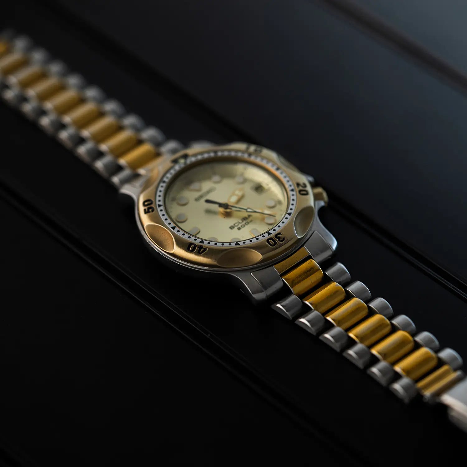 Seiko Scuba 200M, Ref. 5H25-6000 case on a black background