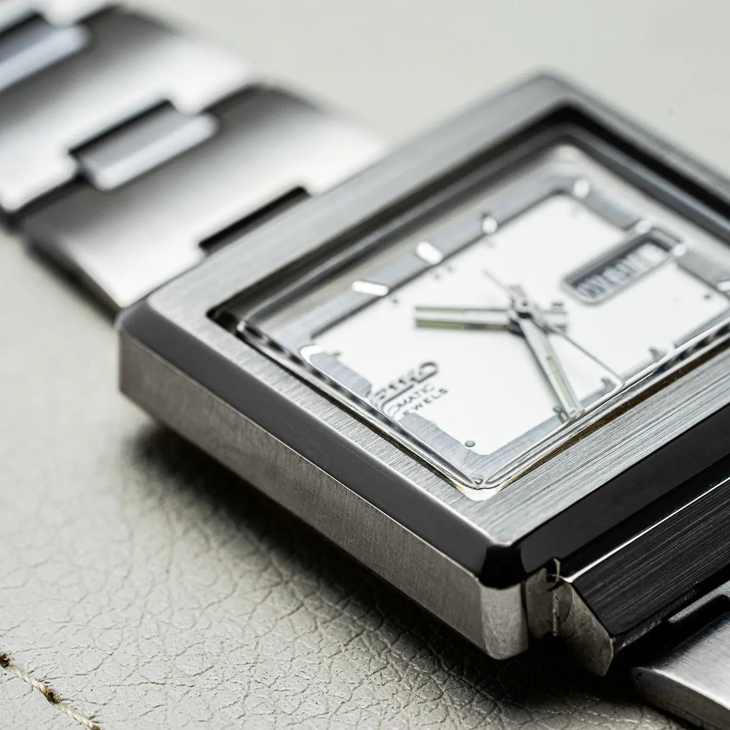 Seiko TV Screen Ref. 6309-5030 showing side of the case