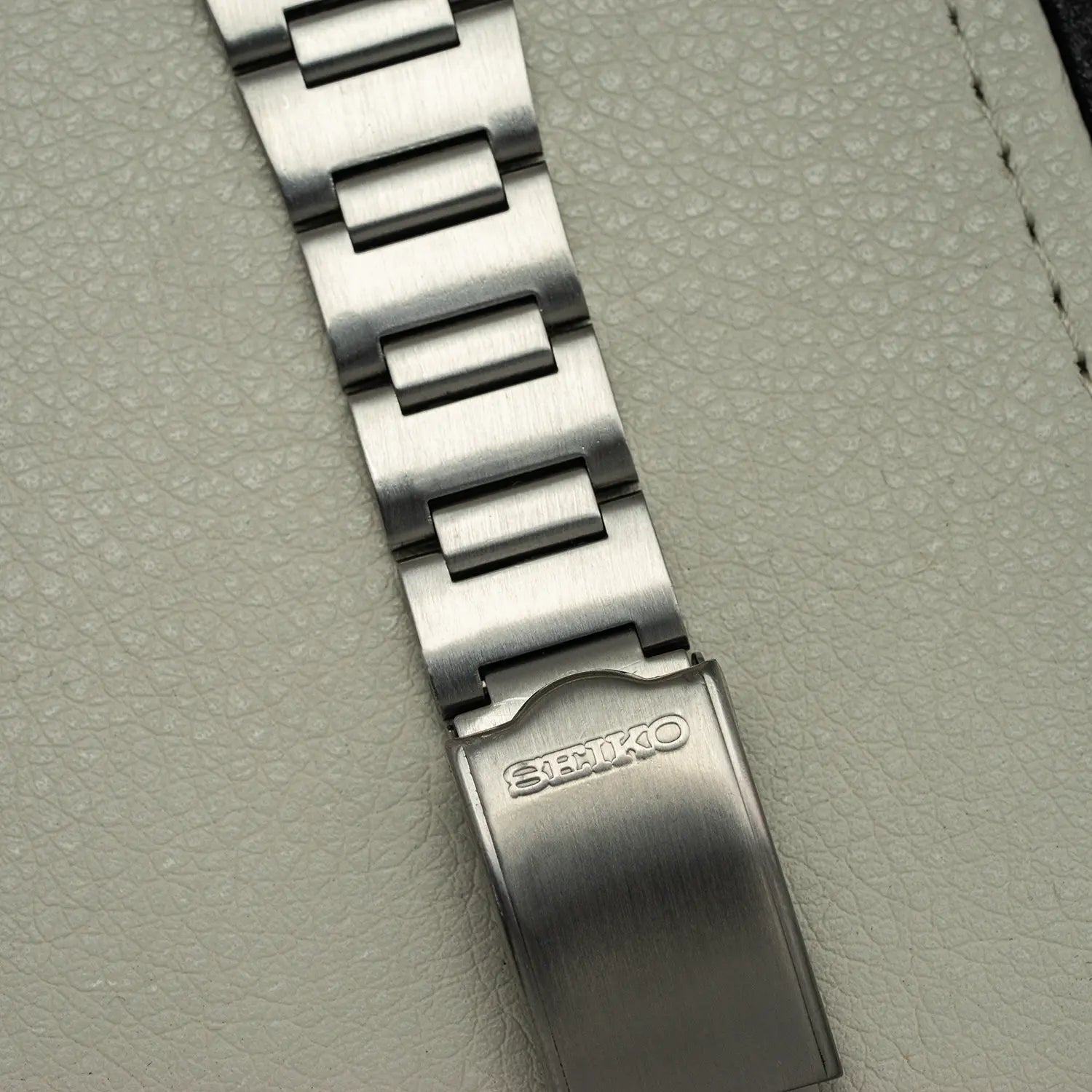 Bracelet of Seiko TV Screen Ref. 6309-5030 with Seiko logo on a textured gray background