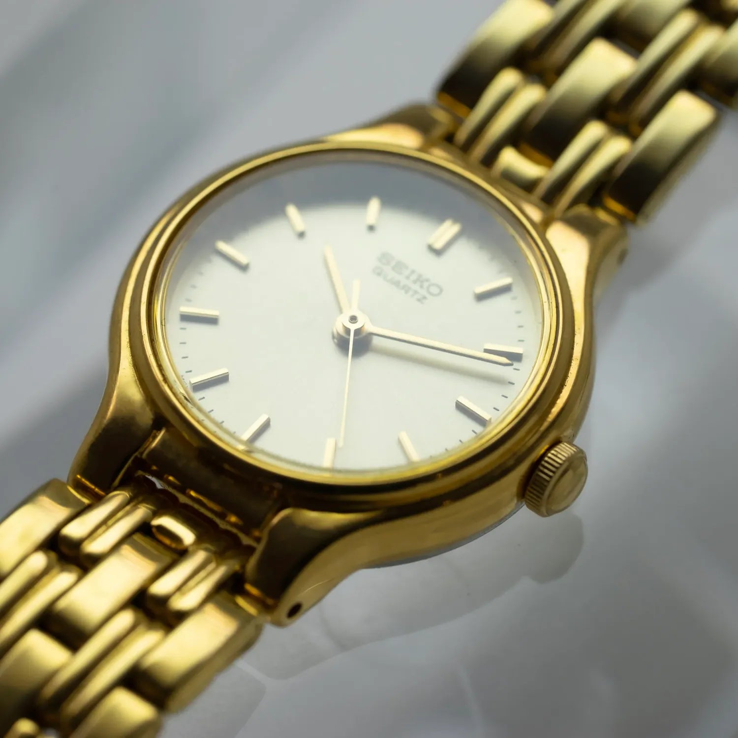 Seiko, Ref. V401-1121, Cal. V401, Women’s Quartz Analog Vintage Watch, 1999 – back case