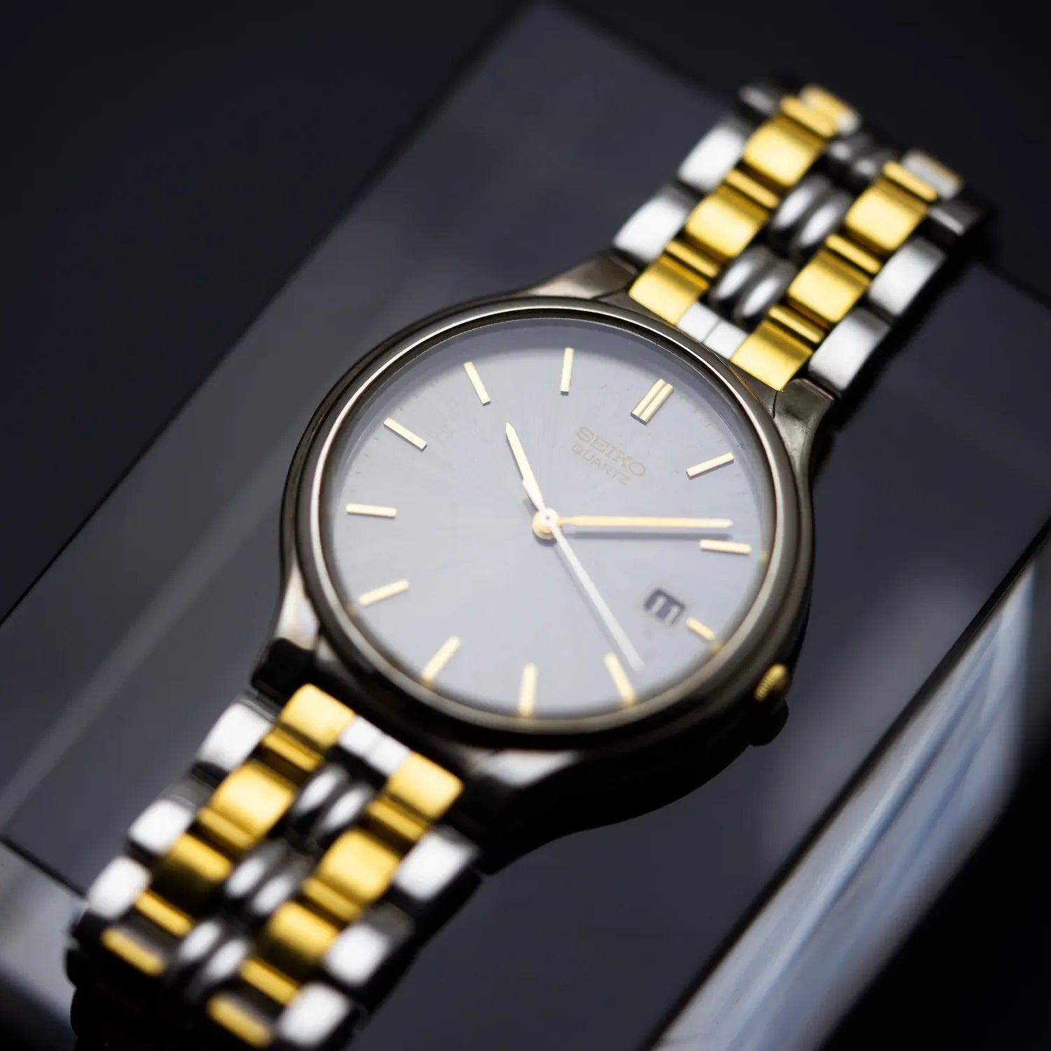 Seiko V722-7048, Cal. V722, Women's Quartz Analog Vintage Watch, 2003 – side view