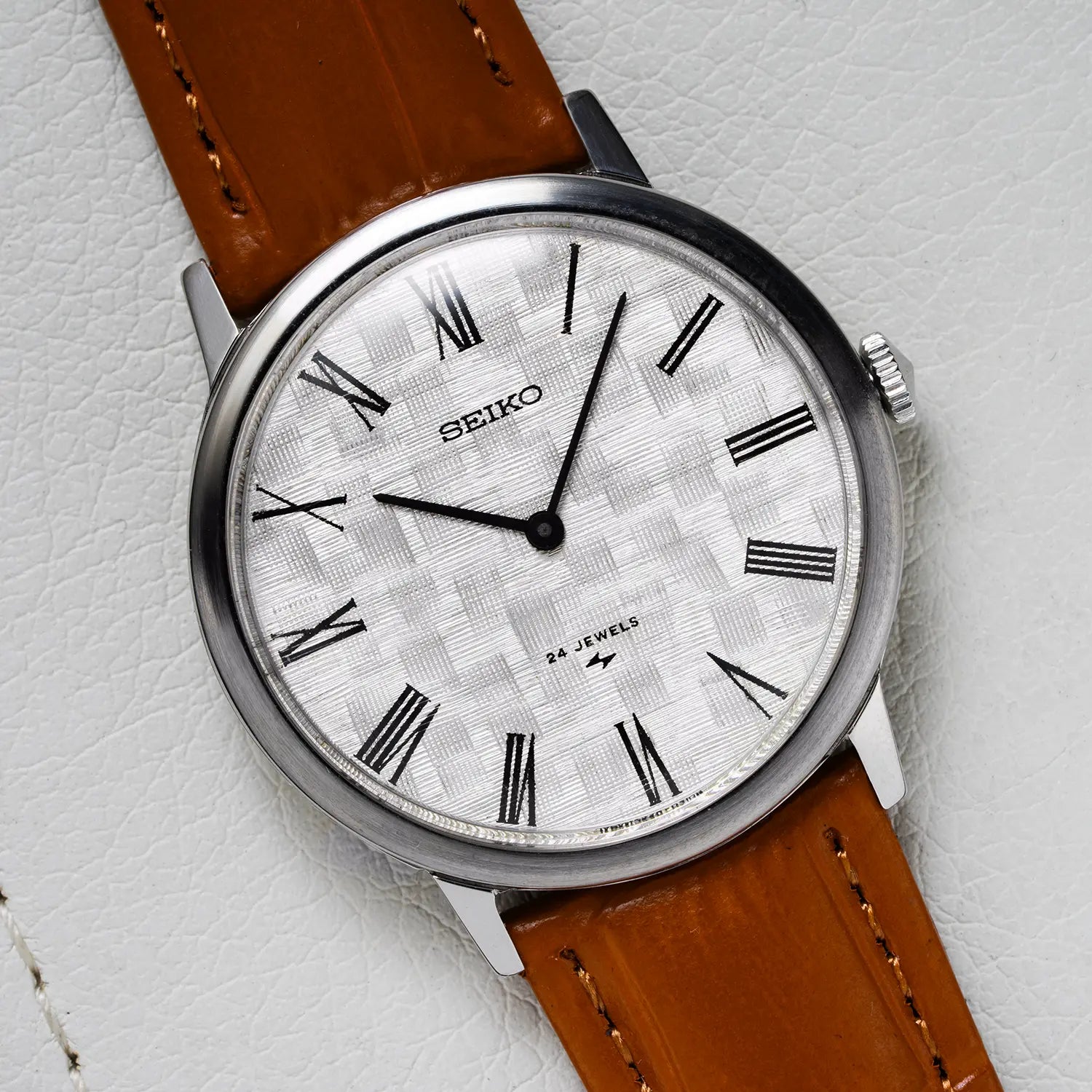 Seiko 2559-0181 on White leather background