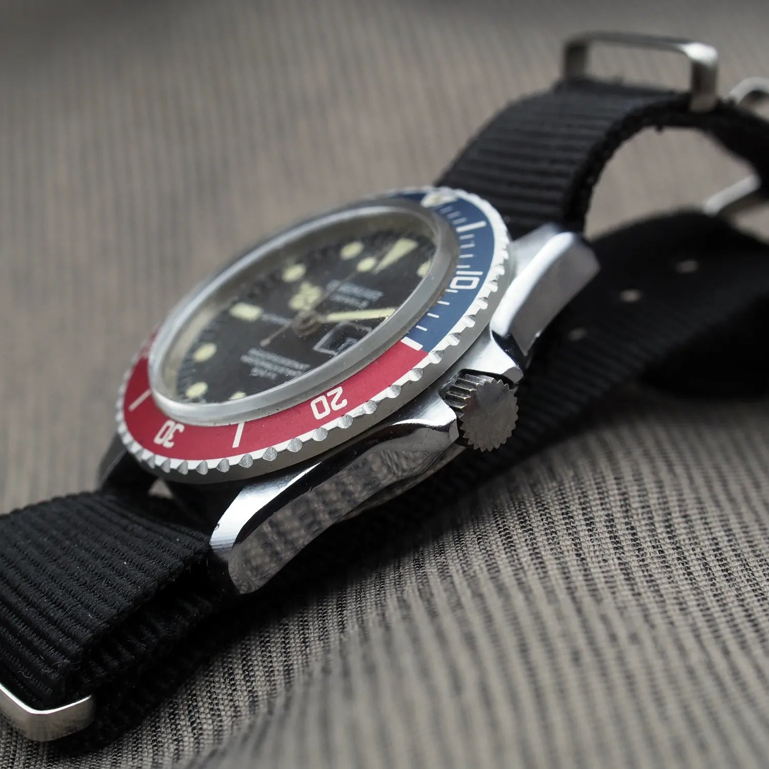 Sicura Cogemeast Diver 600ft, Cal. Ronda-Matic 1238, Men’s Diving Vintage Watch, 1970 – side view alternative angle