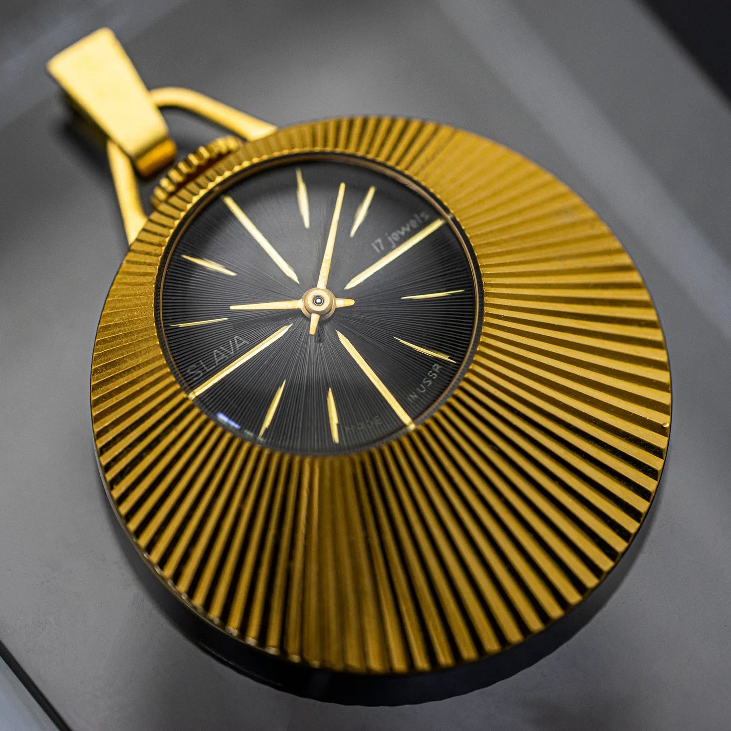 Slava Pendant, 1600, Women’s Vintage Watch, 17-Jewels, USSR – front view