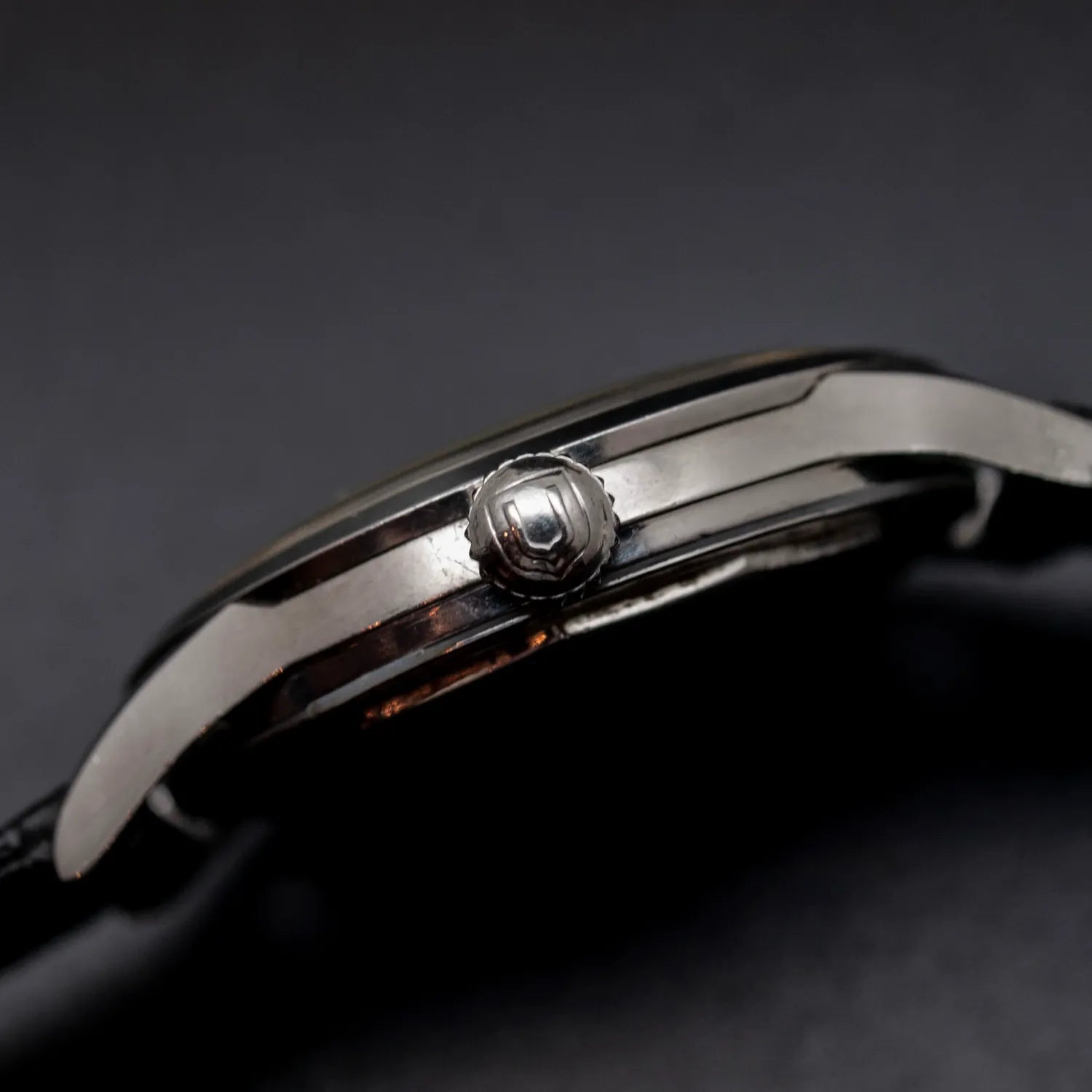 Universal Geneve Cal. 1200 – side view alternative angle