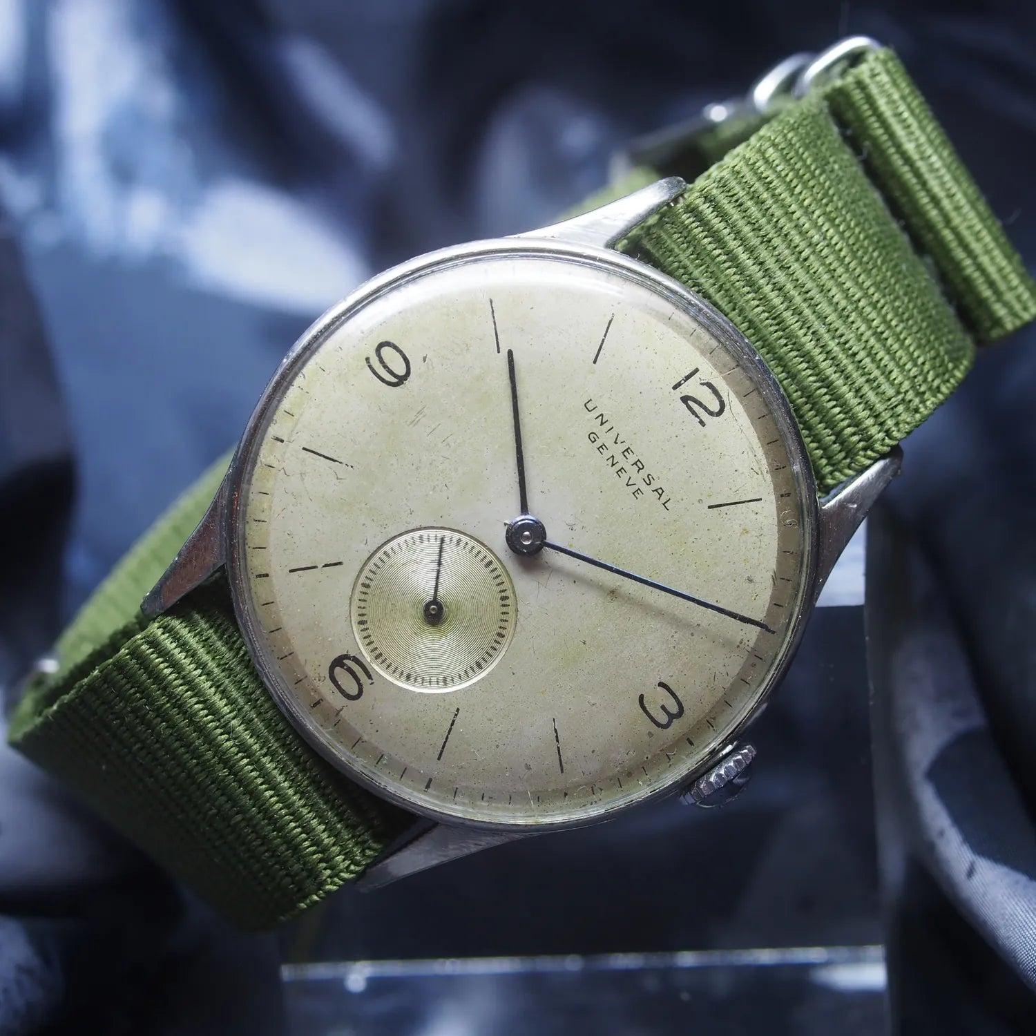Universal Geneve Cal. 262 – dial close-up