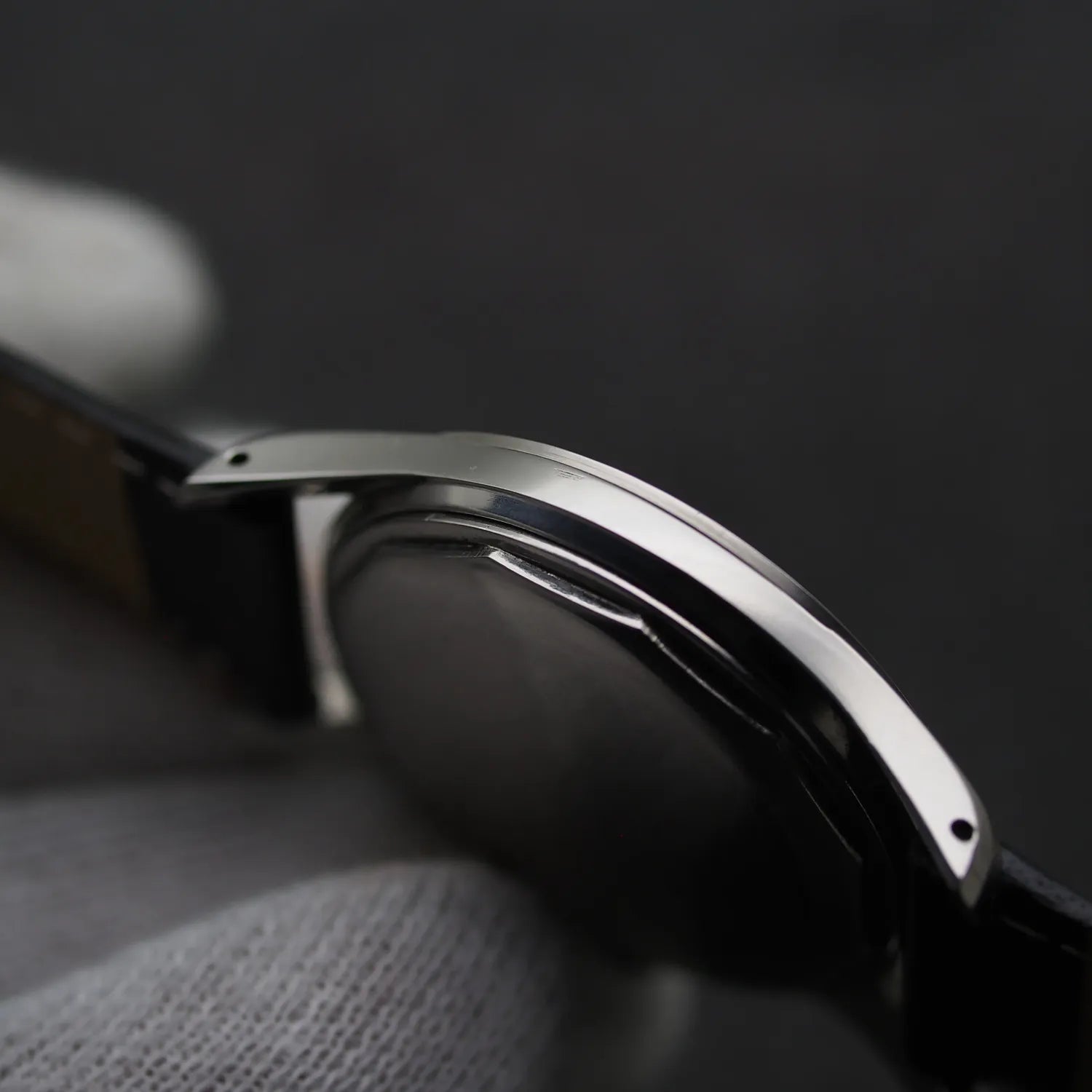 Universal Geneve Cal. 332 Amazing Gent's Dress Watch – dial macro detail