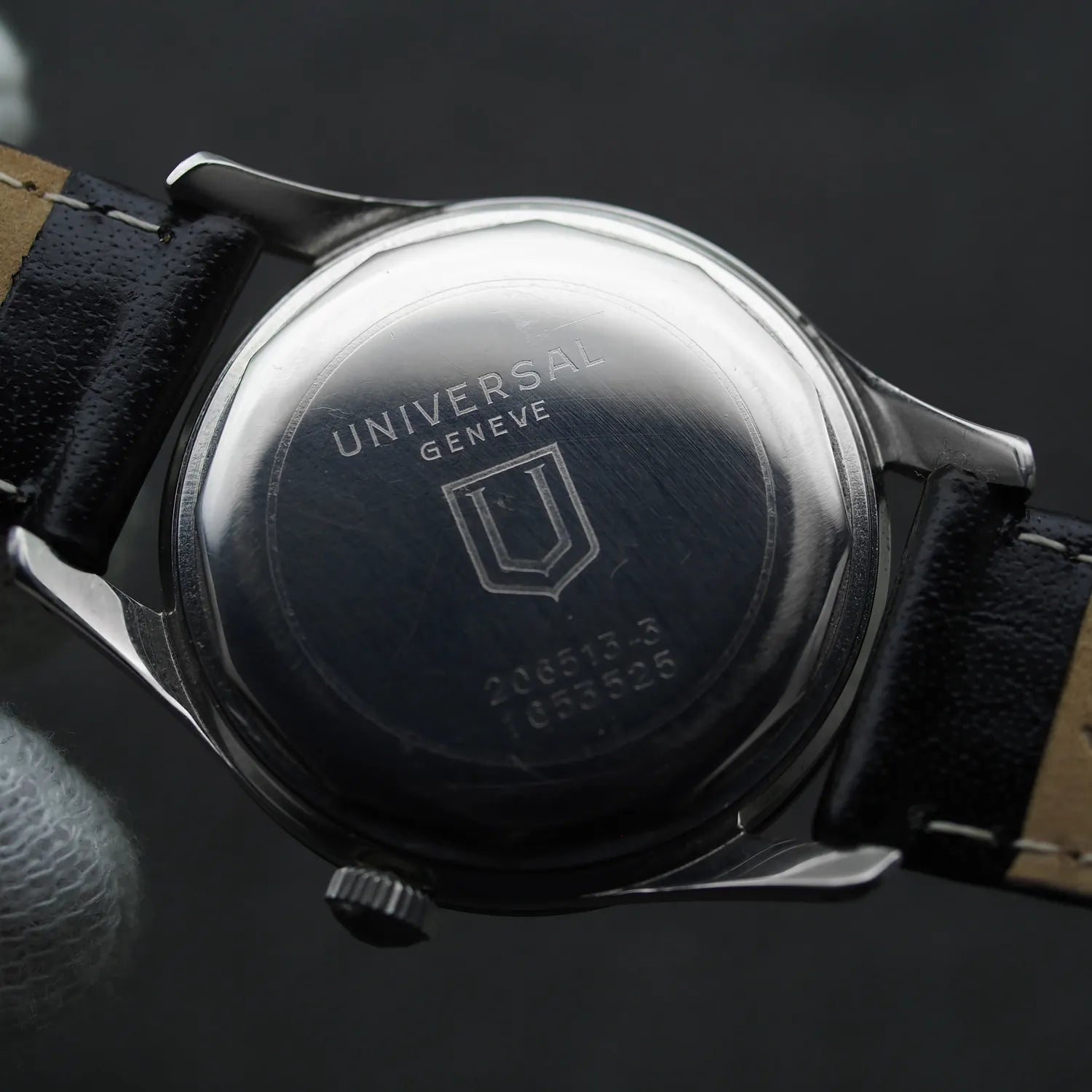 Universal Geneve Cal. 332 Amazing Gent's Dress Watch – crown detail