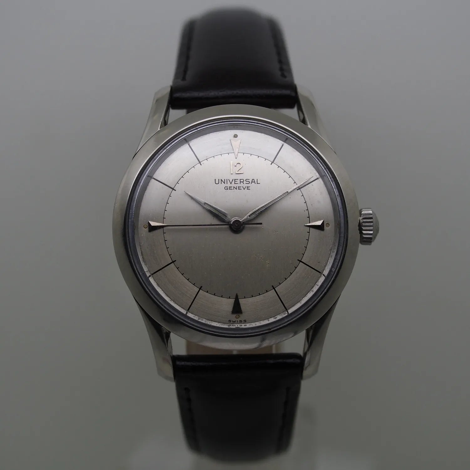 Universal Geneve Cal. 332 Amazing Gent's Dress Watch – front view