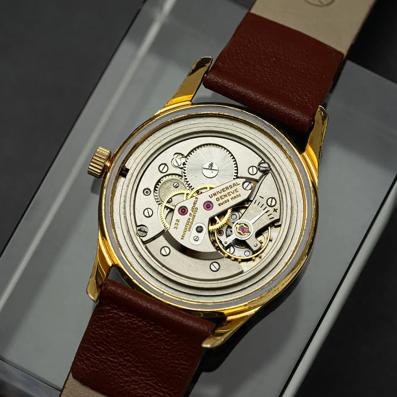 Universal Geneve Cal. 332 – dial close-up
