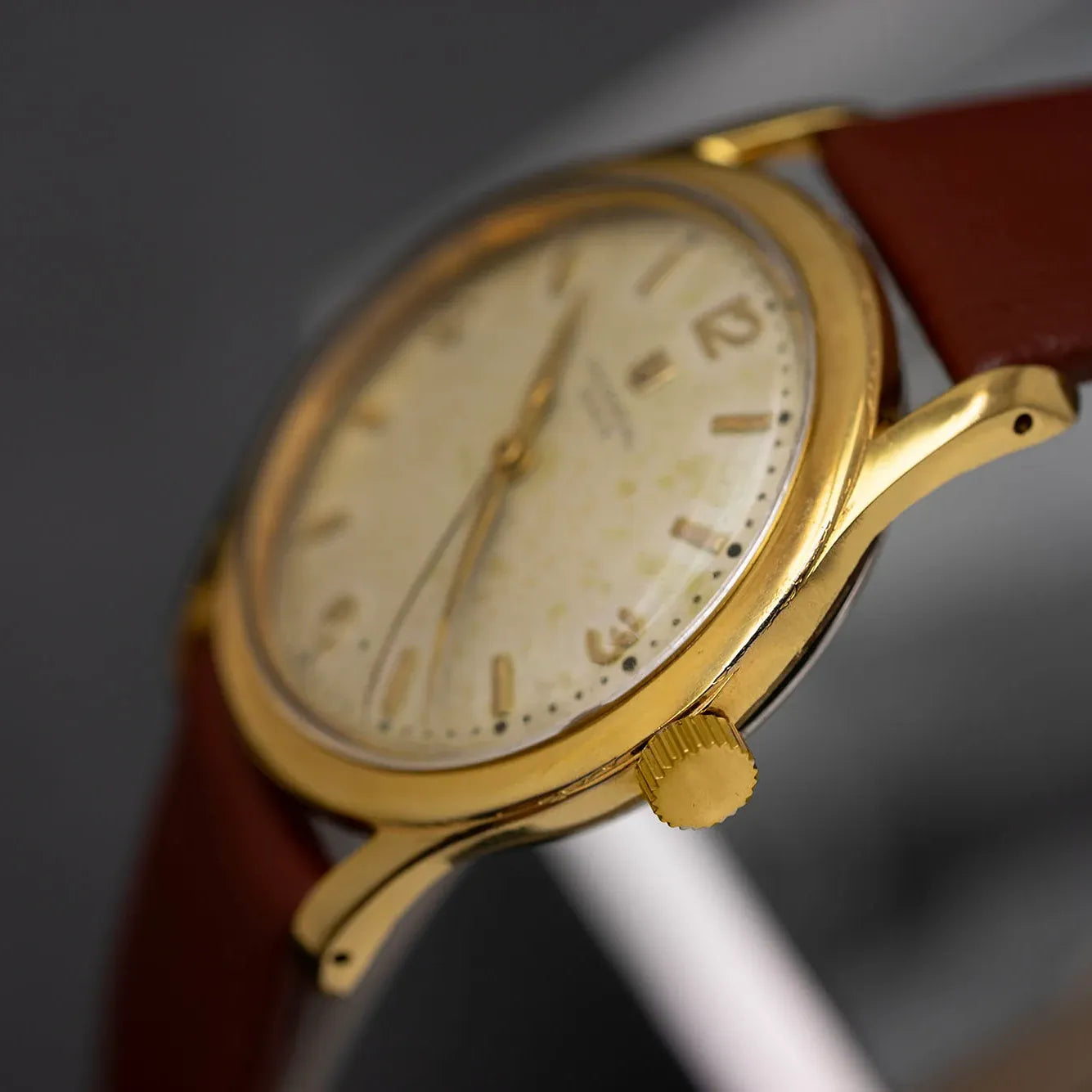 Universal Geneve Cal. 332 – side view alternative angle