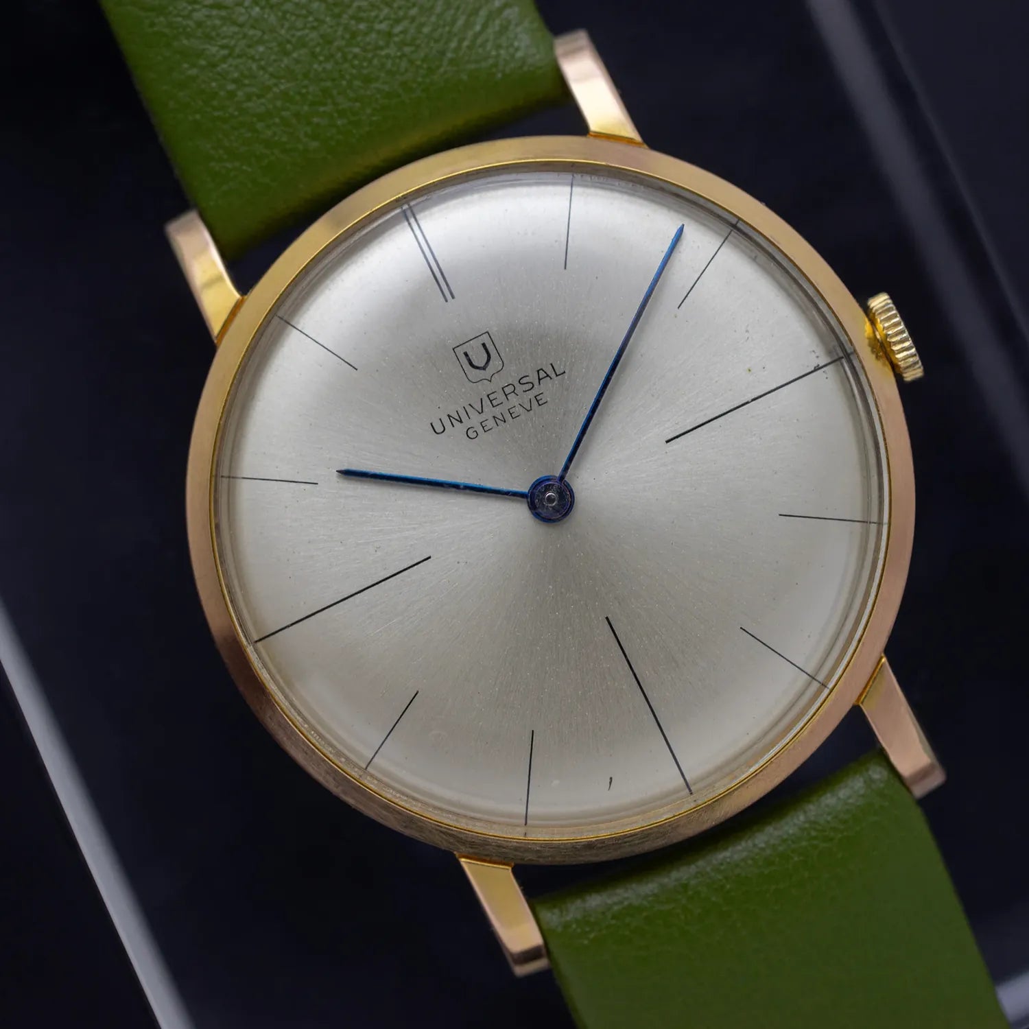 Universal Geneve Cal. 800 – dial close-up