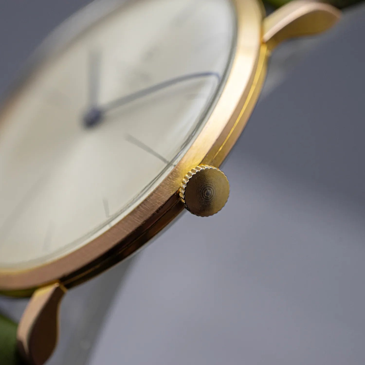 Universal Geneve Cal. 800 – side view alternative angle
